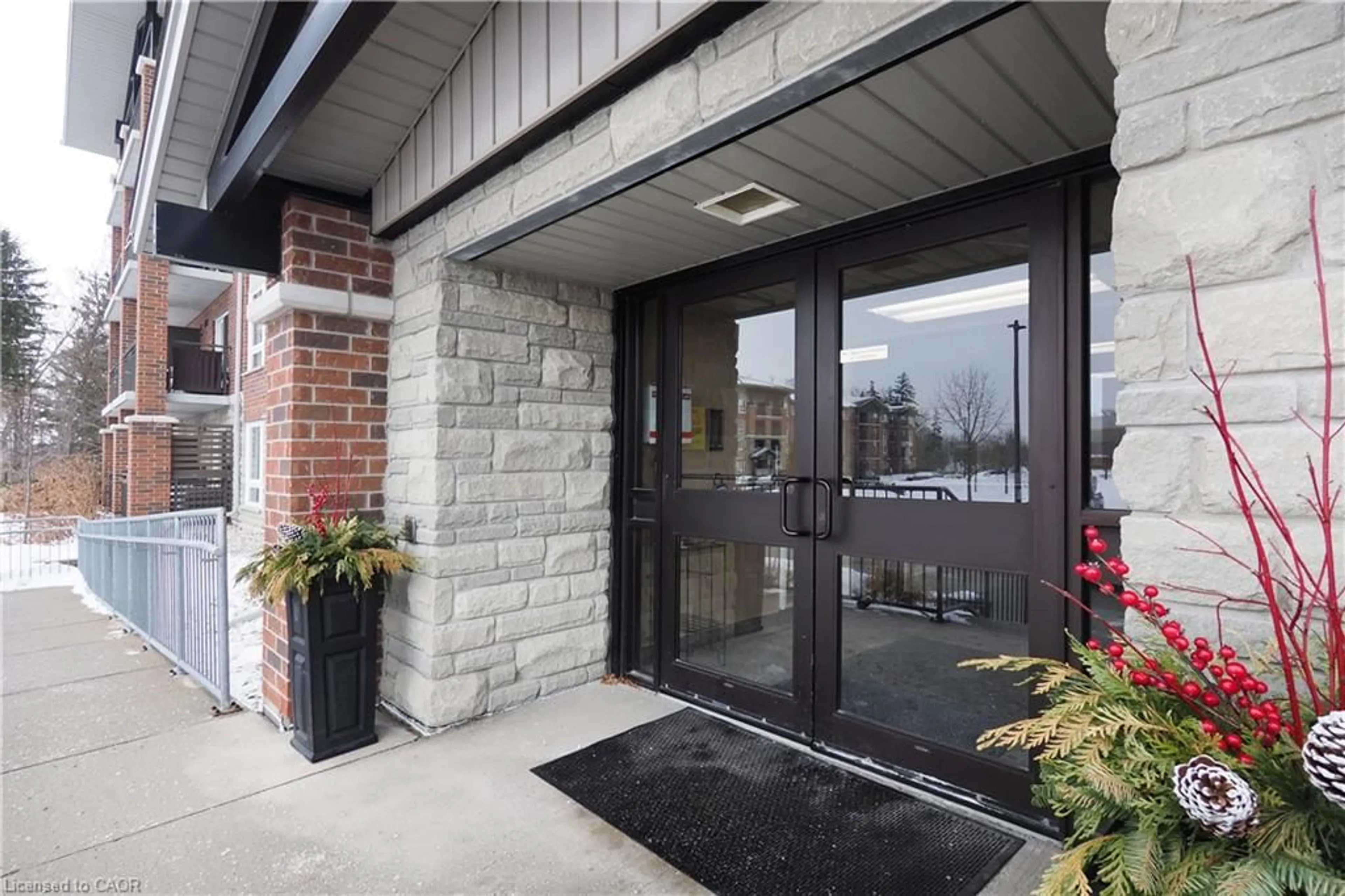 Indoor foyer for 645 St. David St #412, Fergus Ontario N1M 0A9