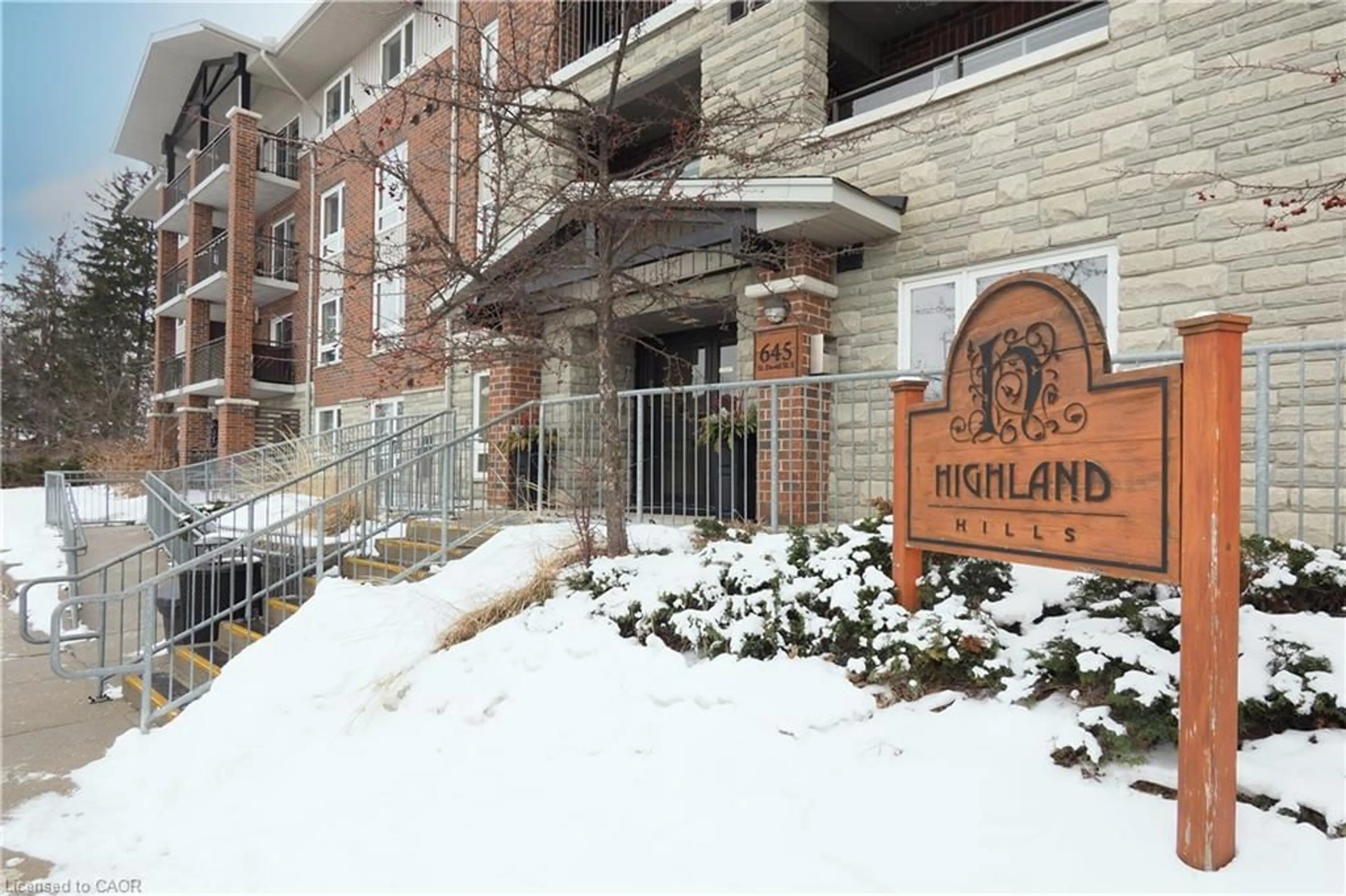 Indoor foyer for 645 St. David St #412, Fergus Ontario N1M 0A9