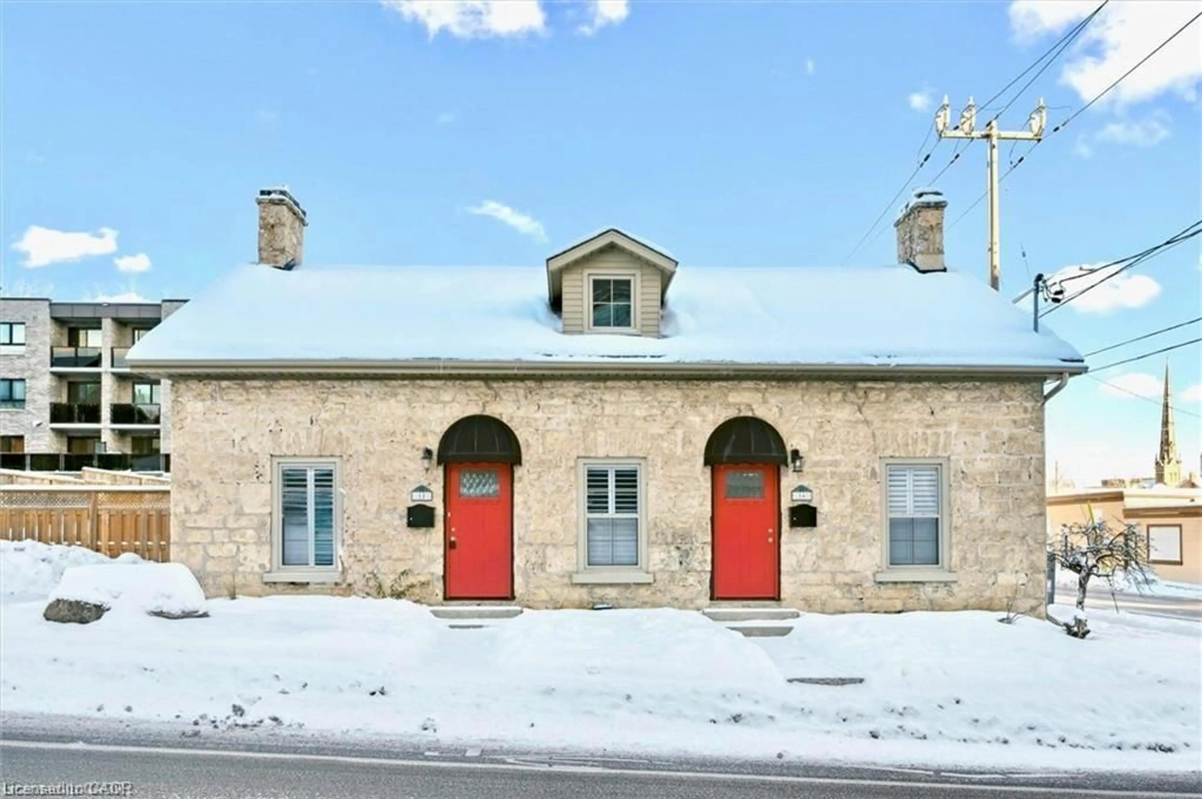 Unknown for 16-18 St Andrews St, Cambridge Ontario N1S 1M4