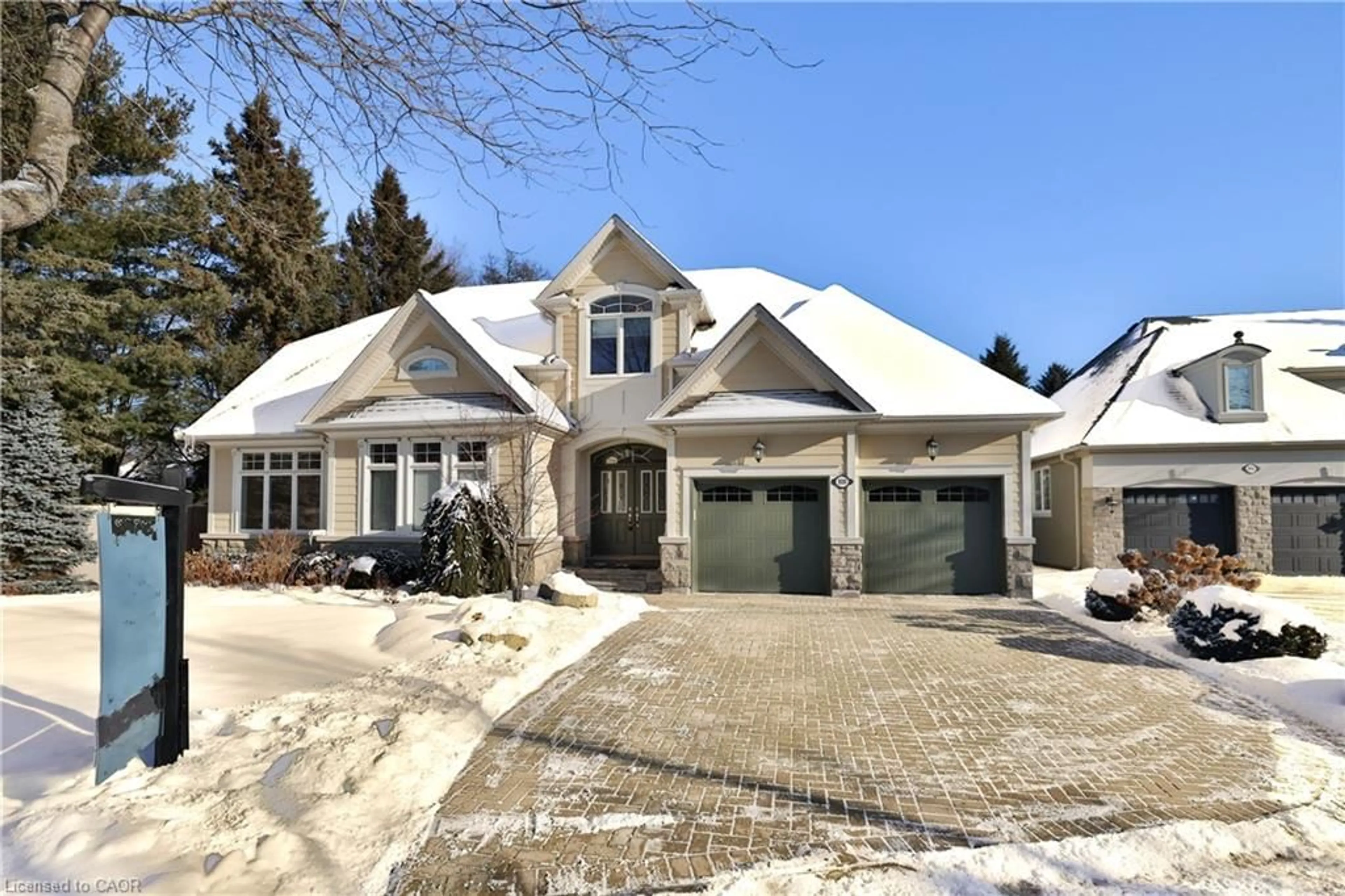 Home with brick exterior material, street for 806 Hidden Grove Lane, Mississauga Ontario L5H 4L3