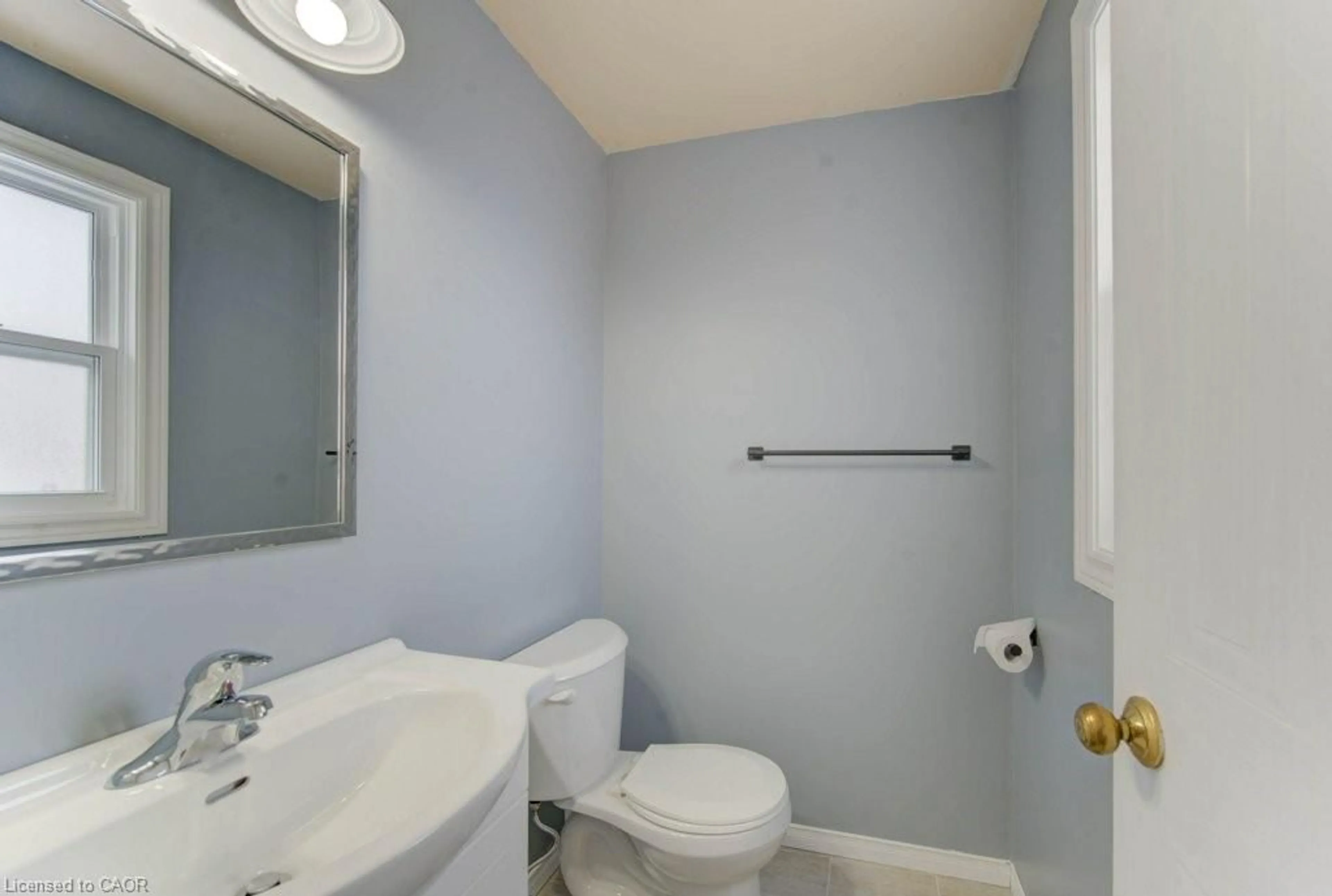 Standard bathroom, unknown for 502 Misty Cres, Kitchener Ontario N2B 3V6