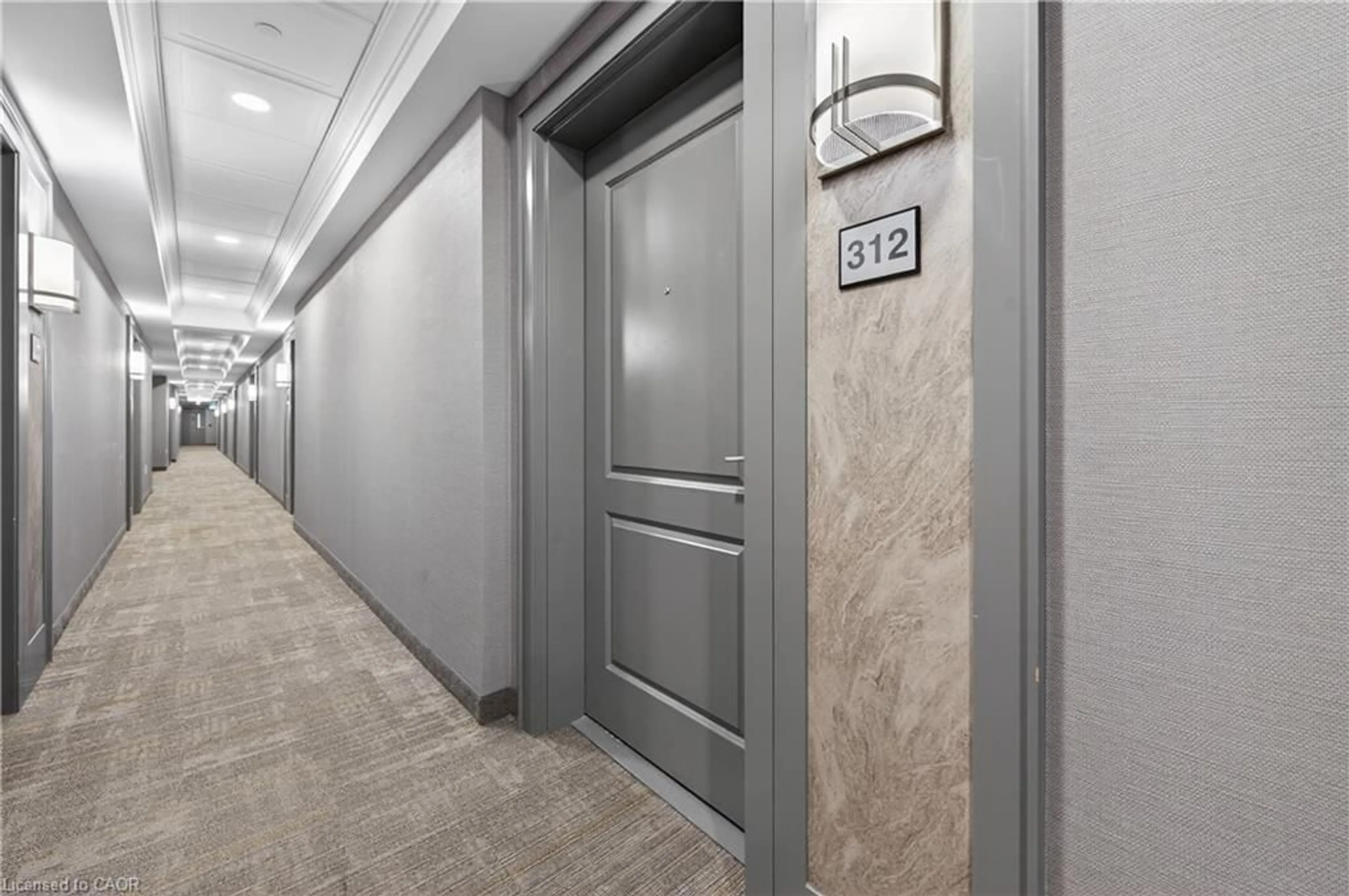 Indoor foyer for 5055 Greenlane Rd #312, Beamsville Ontario L0R 1B3