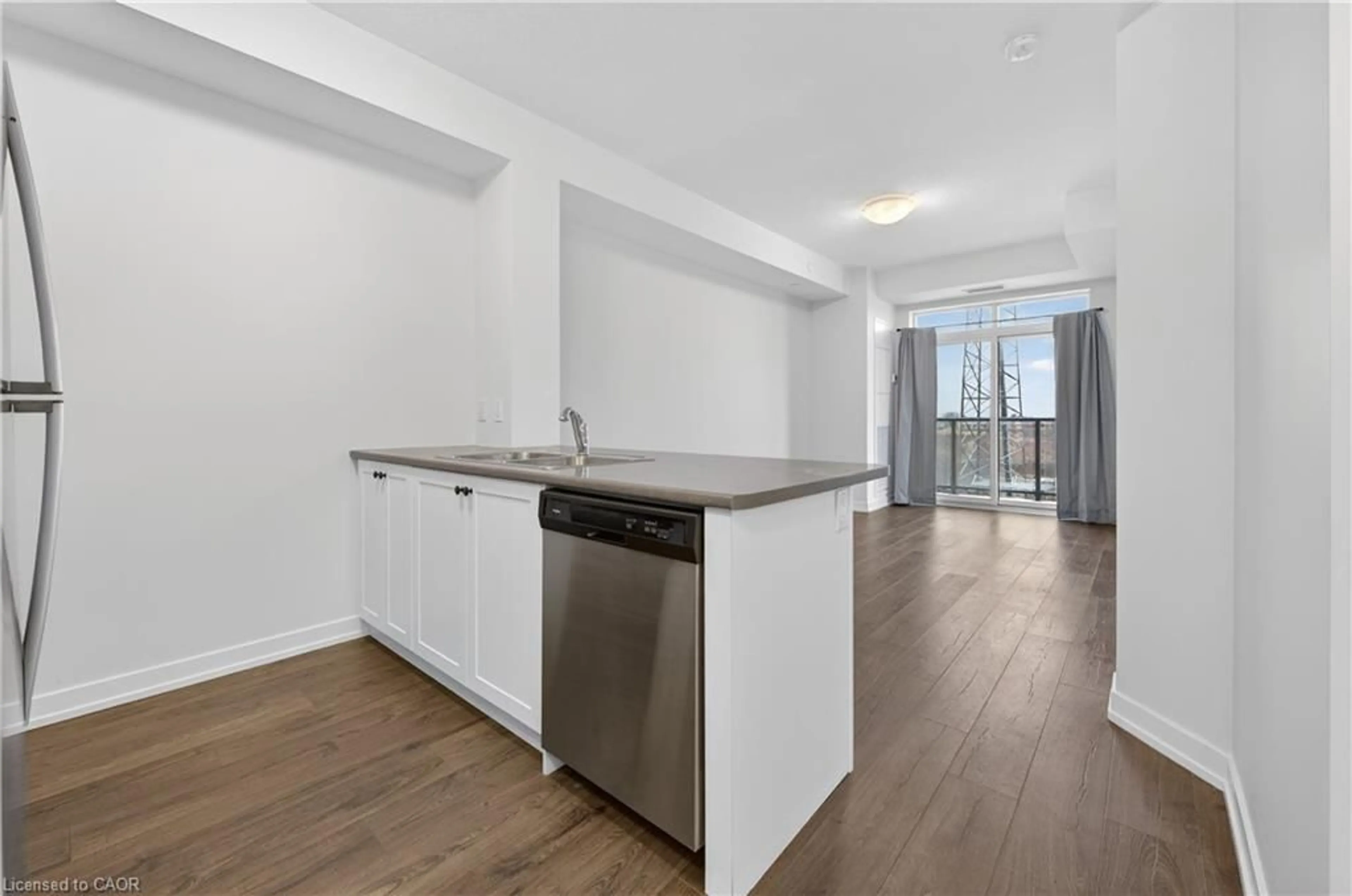 Standard kitchen, floor is not visible for 5055 Greenlane Rd #312, Beamsville Ontario L0R 1B3