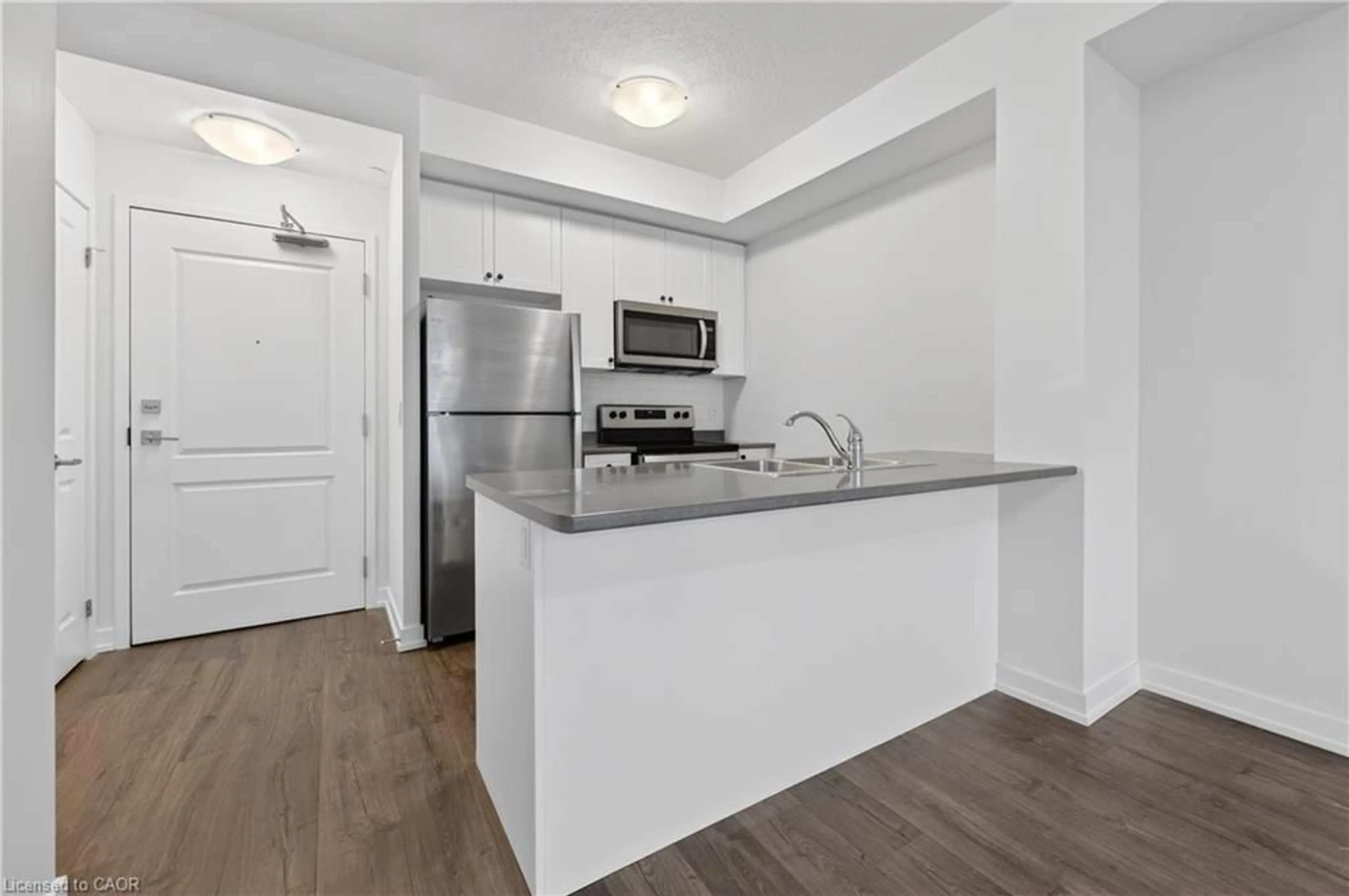 Standard kitchen, unknown for 5055 Greenlane Rd #312, Beamsville Ontario L0R 1B3