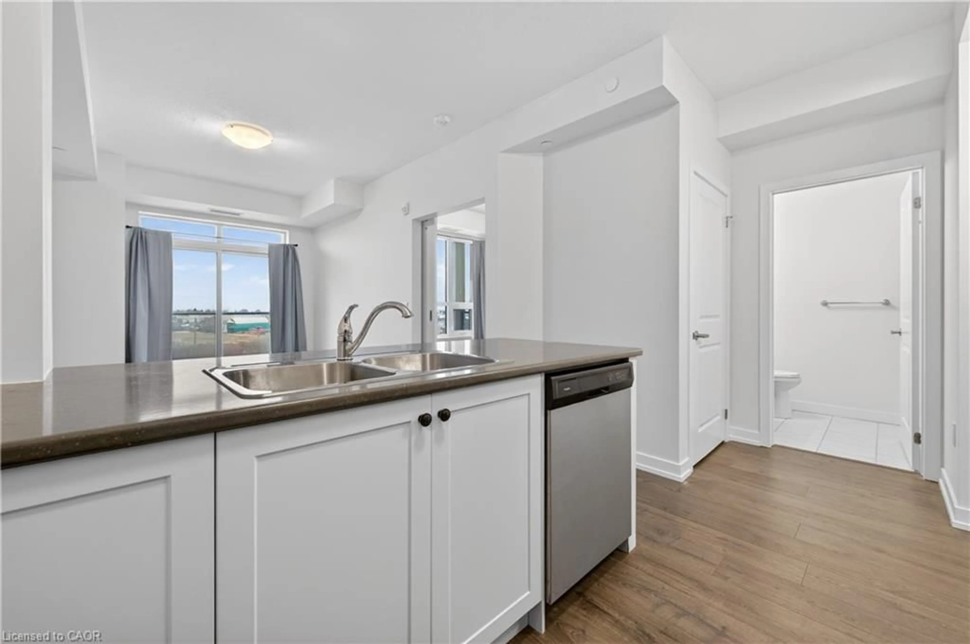 Standard kitchen, unknown for 5055 Greenlane Rd #312, Beamsville Ontario L0R 1B3