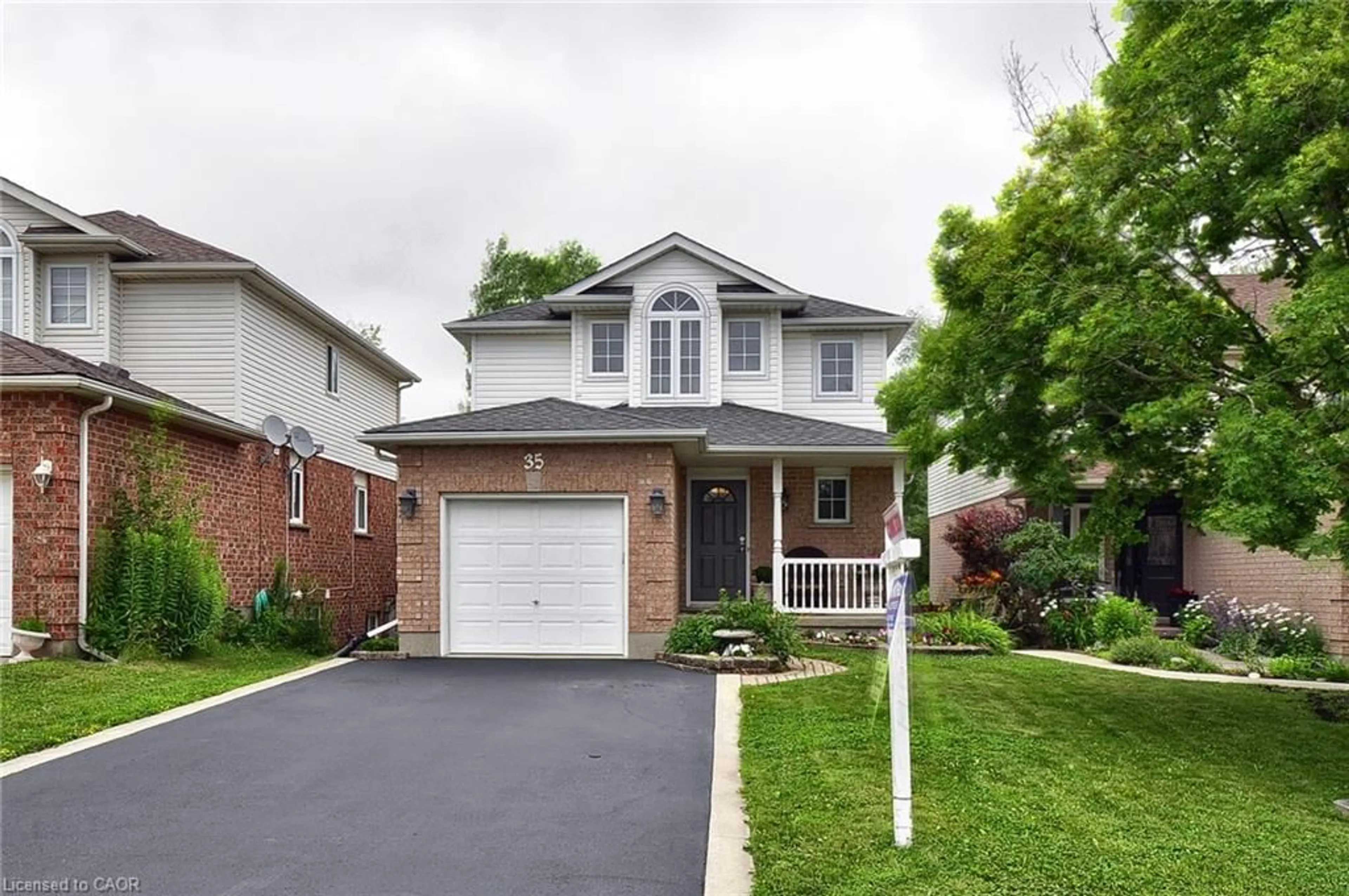 Home with brick exterior material, street for 35 Haddaway Crt, Cambridge Ontario N1T 1X5