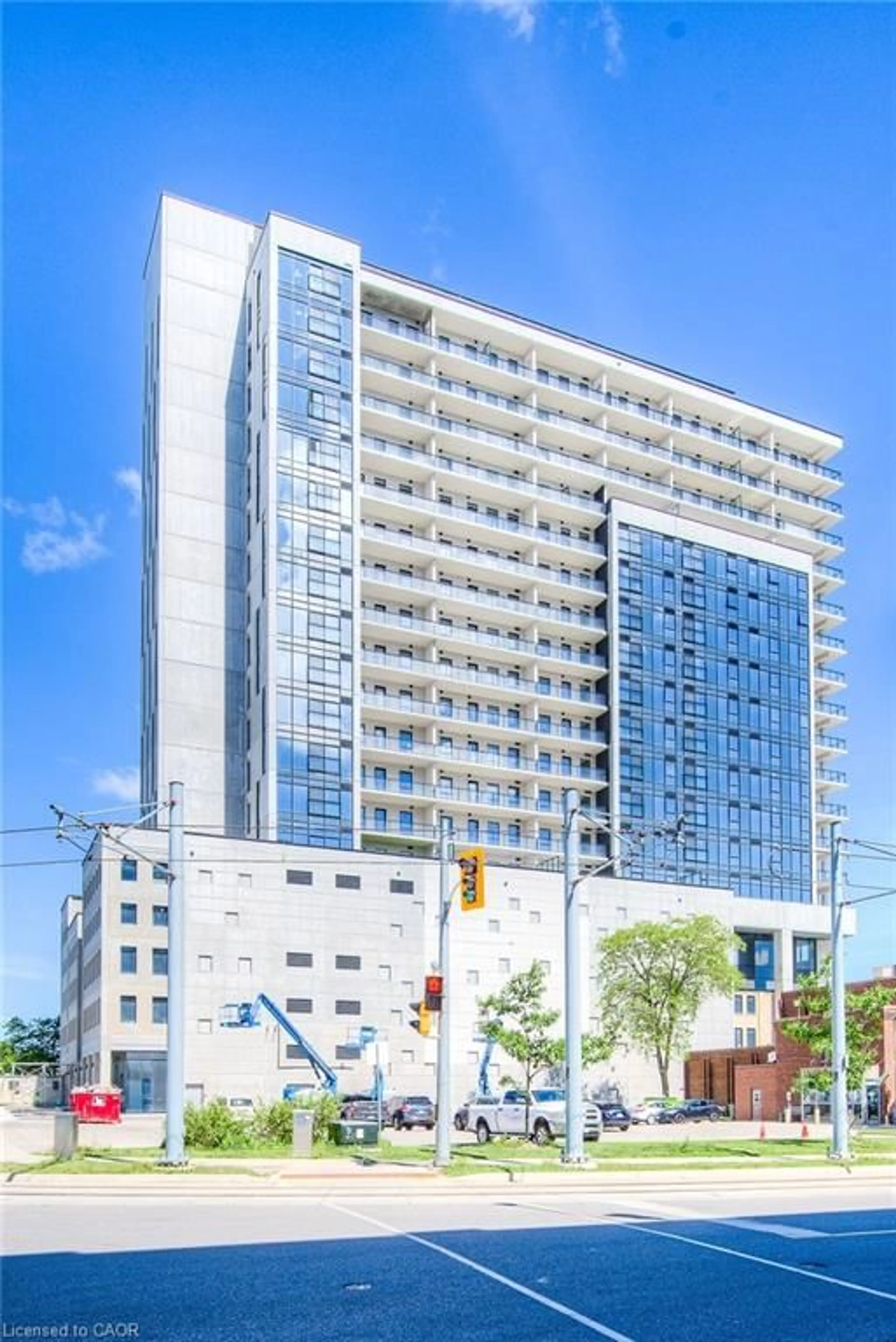 Indoor foyer for 181 King St #1510, Waterloo Ontario N2J 0E7