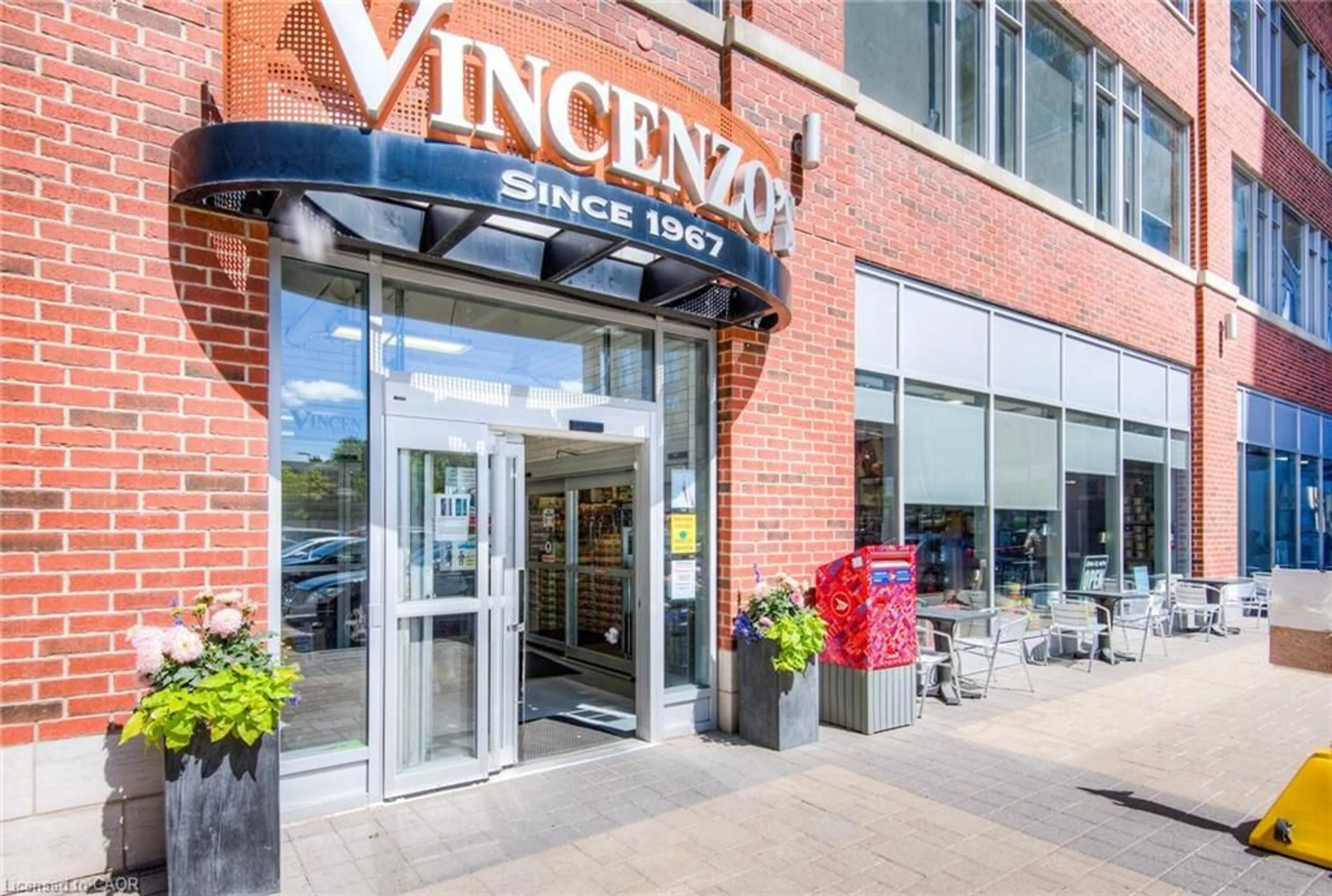 Indoor foyer for 181 King St #1510, Waterloo Ontario N2J 0E7