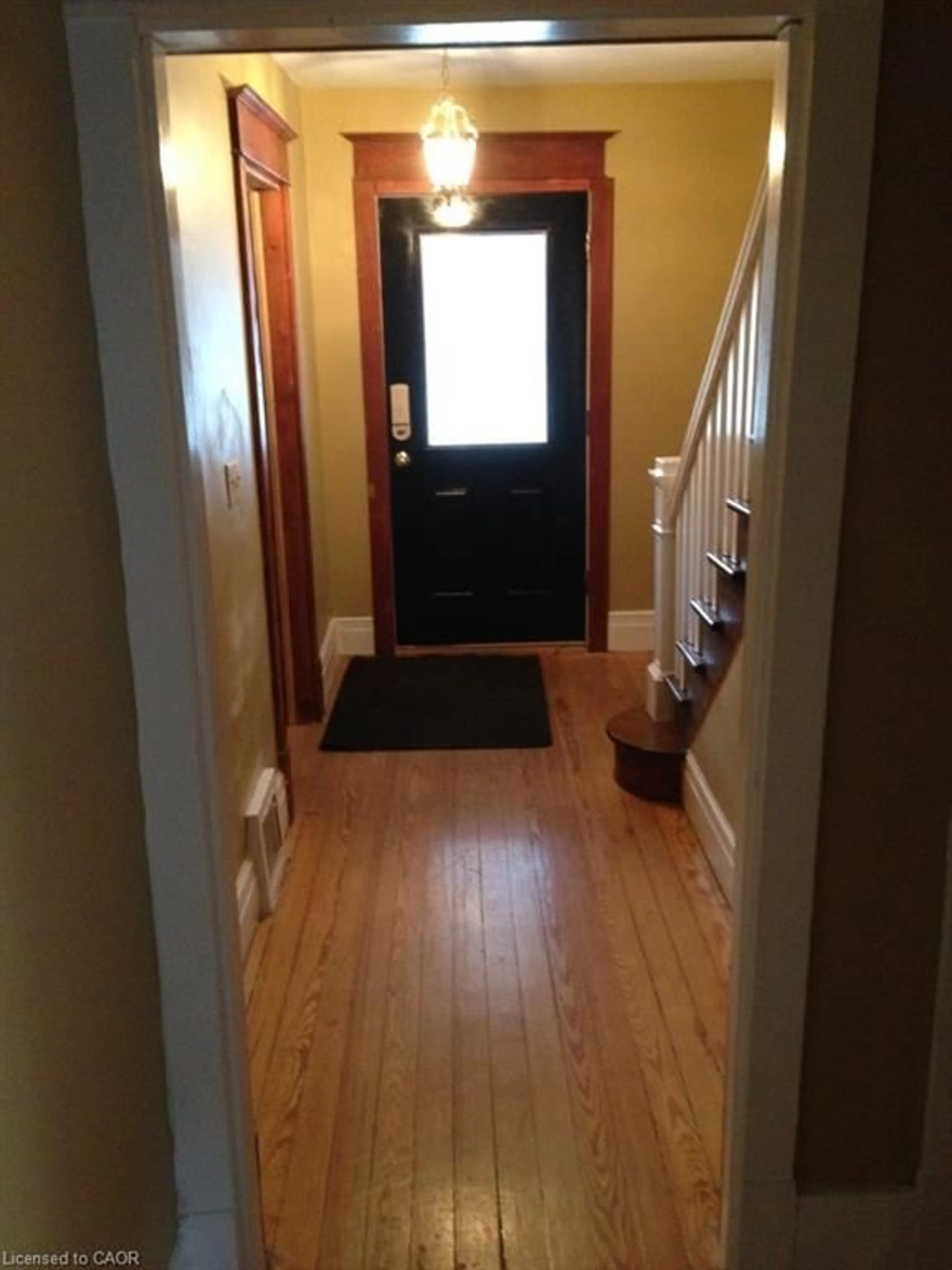 Indoor entryway for 32 Rousseaux St, Ancaster Ontario L9G 2W5
