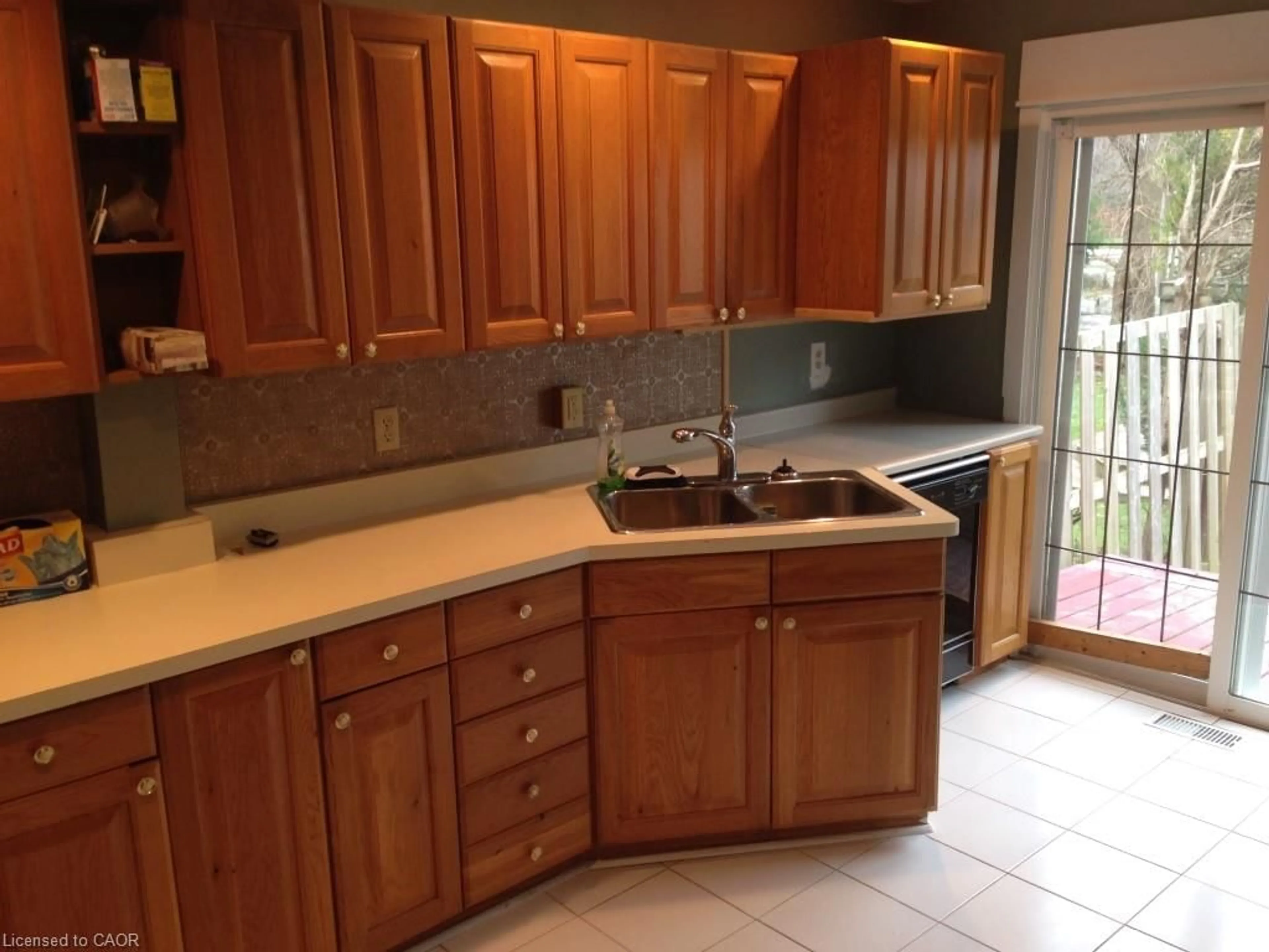 Standard kitchen, ceramic/tile floor for 32 Rousseaux St, Ancaster Ontario L9G 2W5
