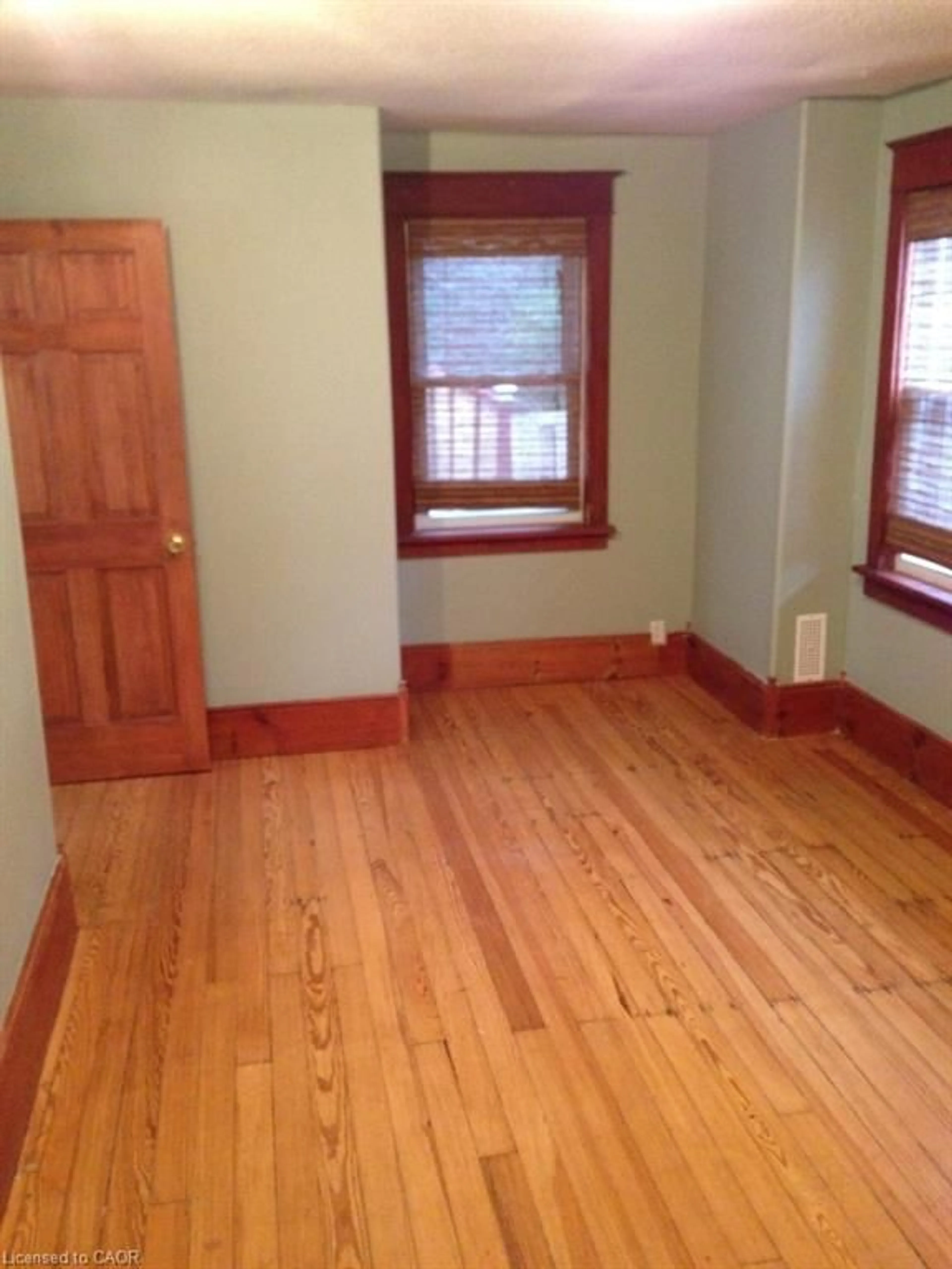 A pic of a room for 32 Rousseaux St, Ancaster Ontario L9G 2W5