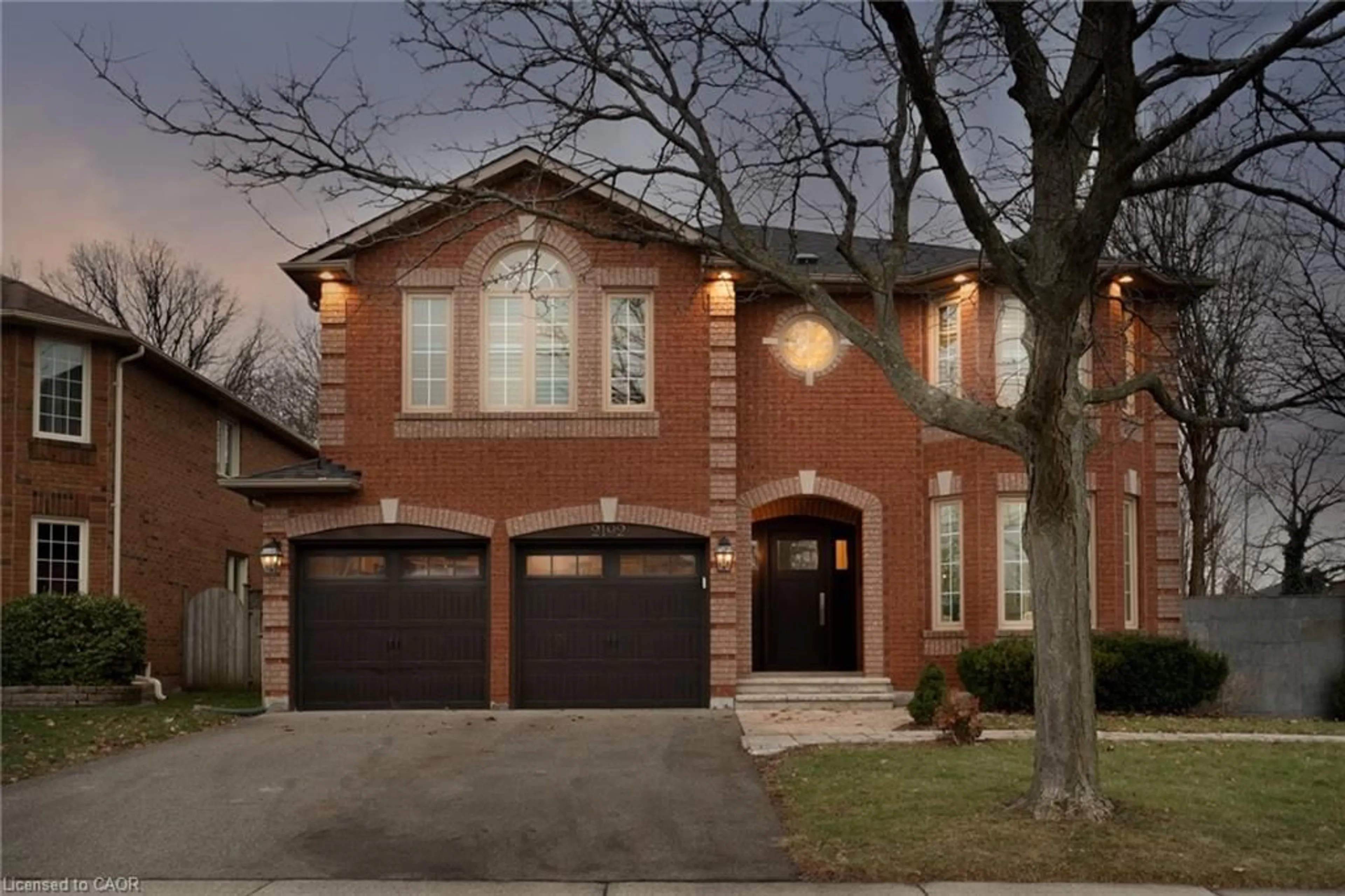 Home with brick exterior material, street for 2192 Oakmead Blvd, Oakville Ontario L6H 6B4