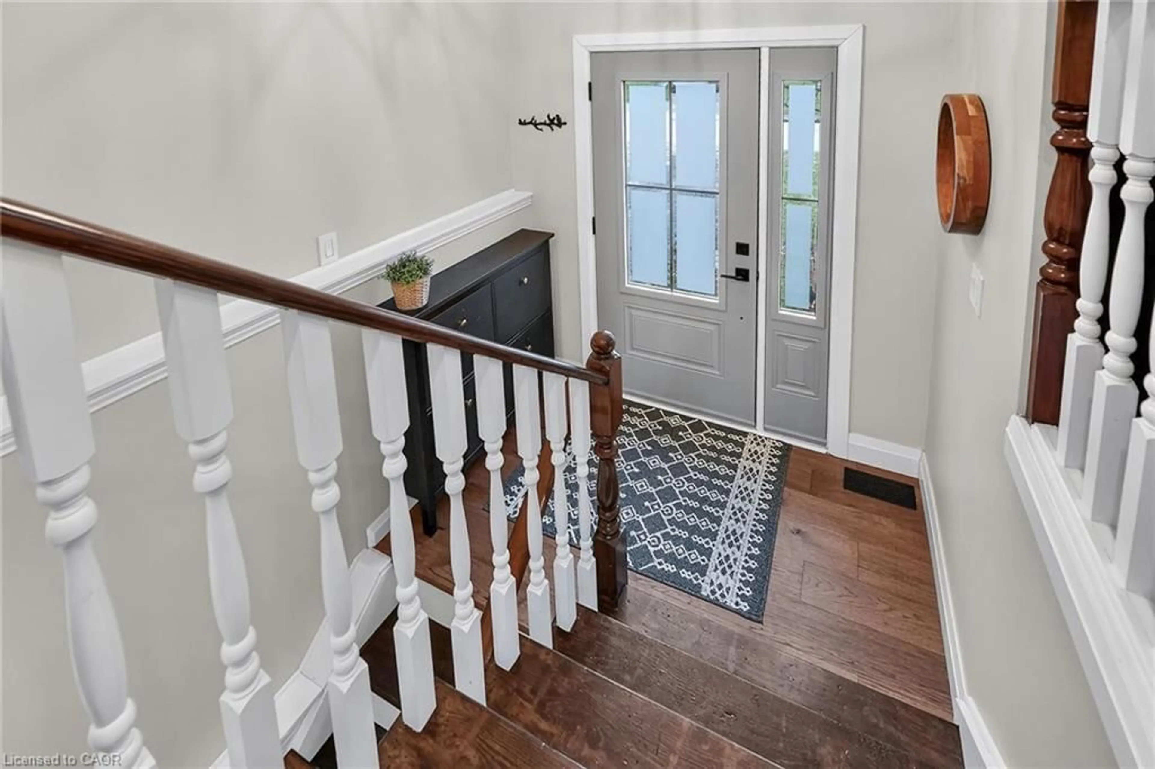 Indoor entryway for 3917 Vineyard Cres, Vineland Ontario L0R 2C0