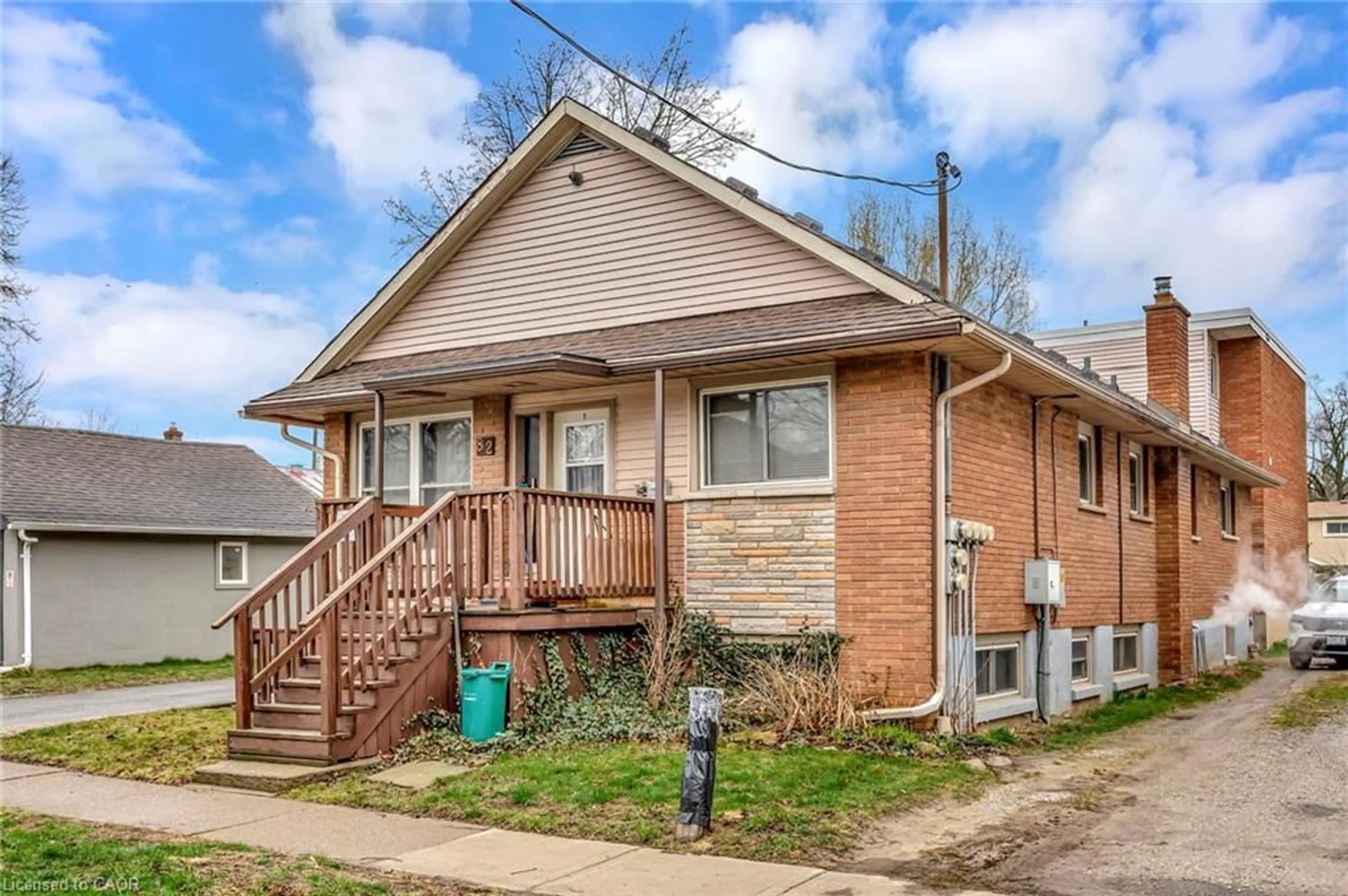 Home with brick exterior material, street for 82 Albert St, St. Catharines Ontario L2R 2H1