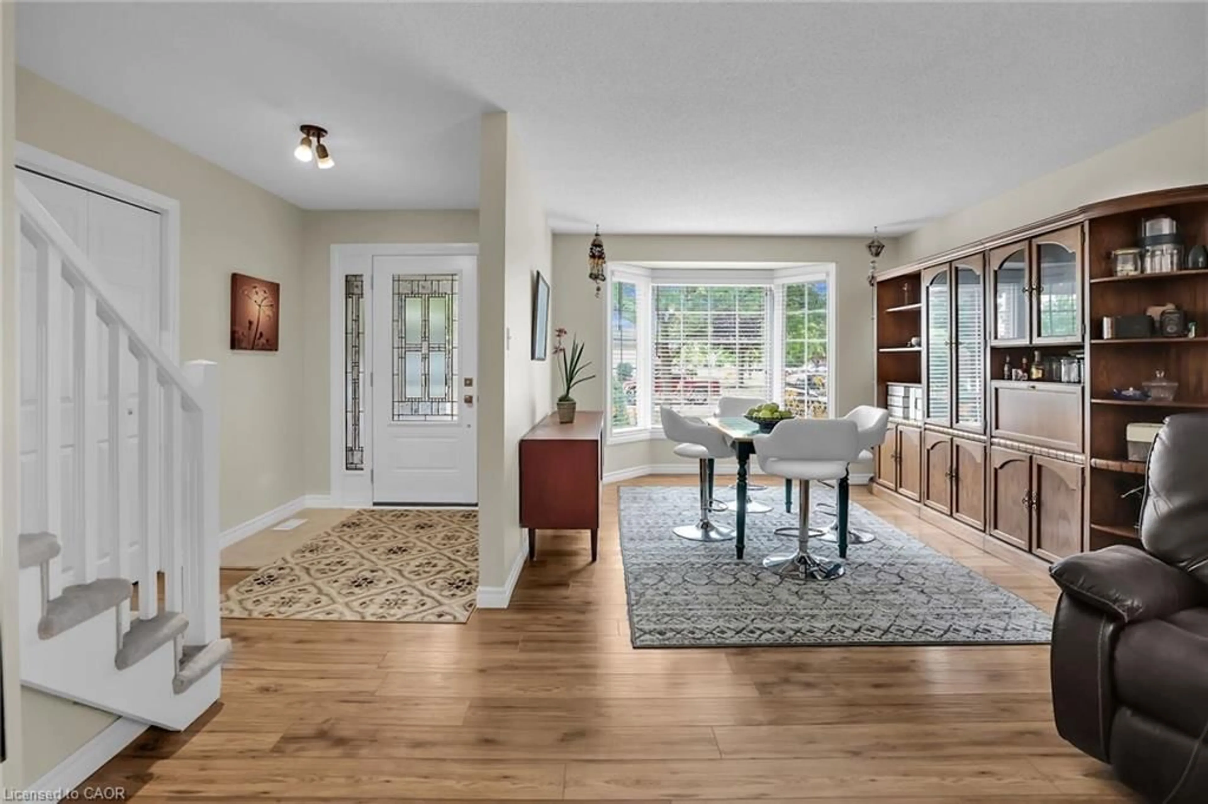 Indoor entryway for 4432 Dennis Ave, Beamsville Ontario L3J 0E3