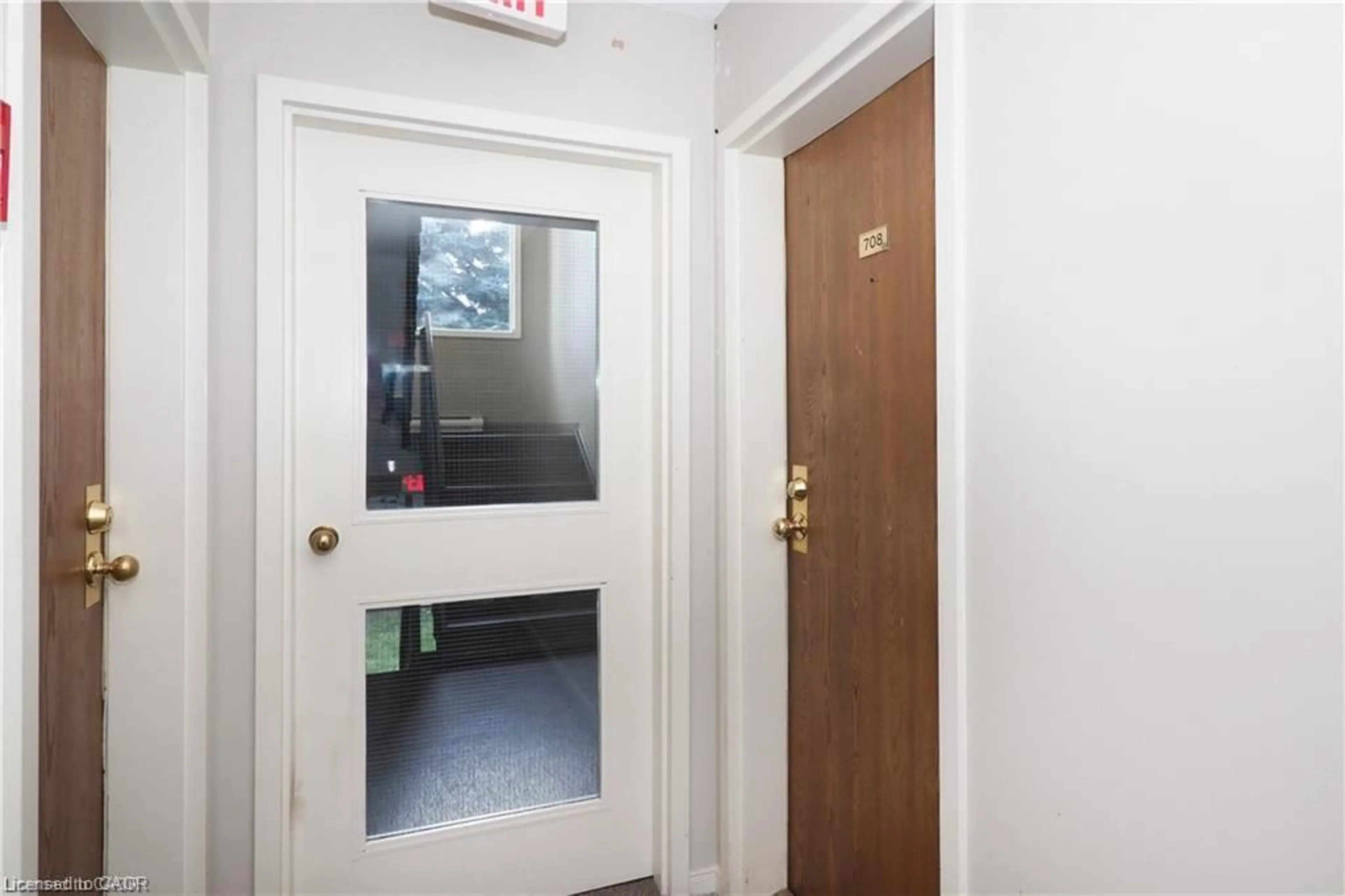 Indoor foyer for 565 Greenfield Ave #708, Kitchener Ontario N2C 2P5
