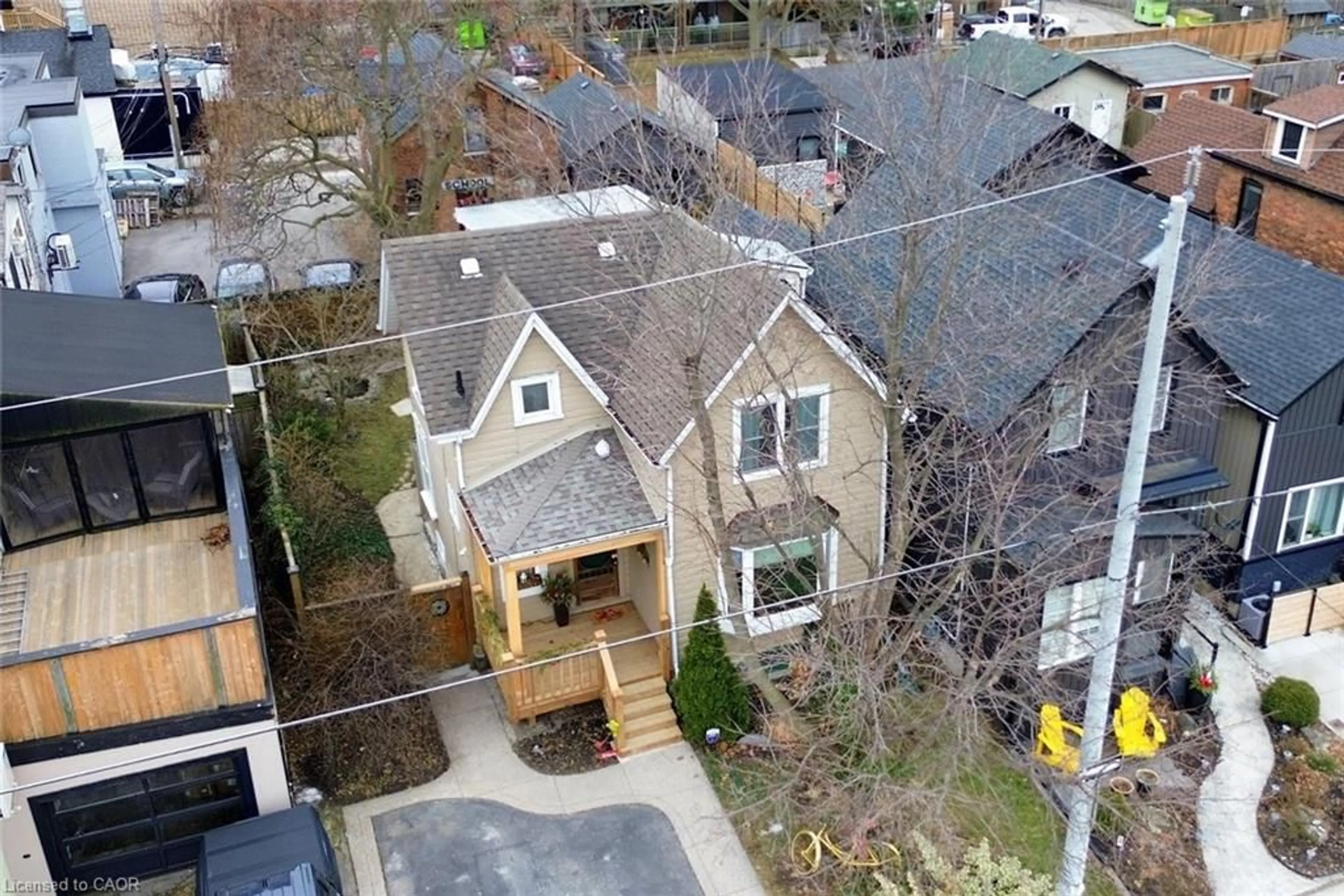 A pic from outside/outdoor area/front of a property/back of a property/a pic from drone, street for 5 Chatham St, Hamilton Ontario L8P 2B3