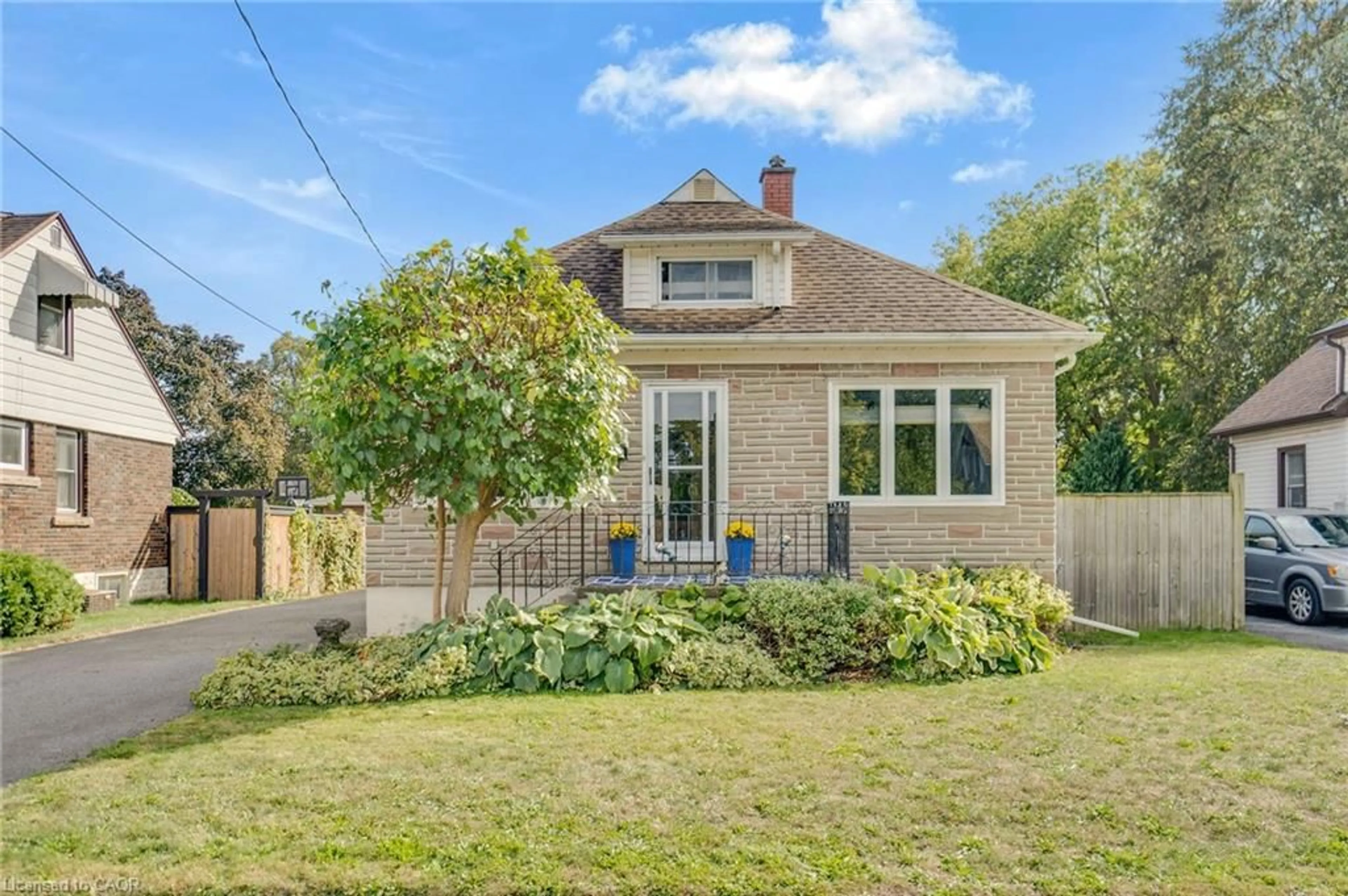 Home with brick exterior material, street for 6440 Crawford St, Niagara Falls Ontario L2E 5Z2