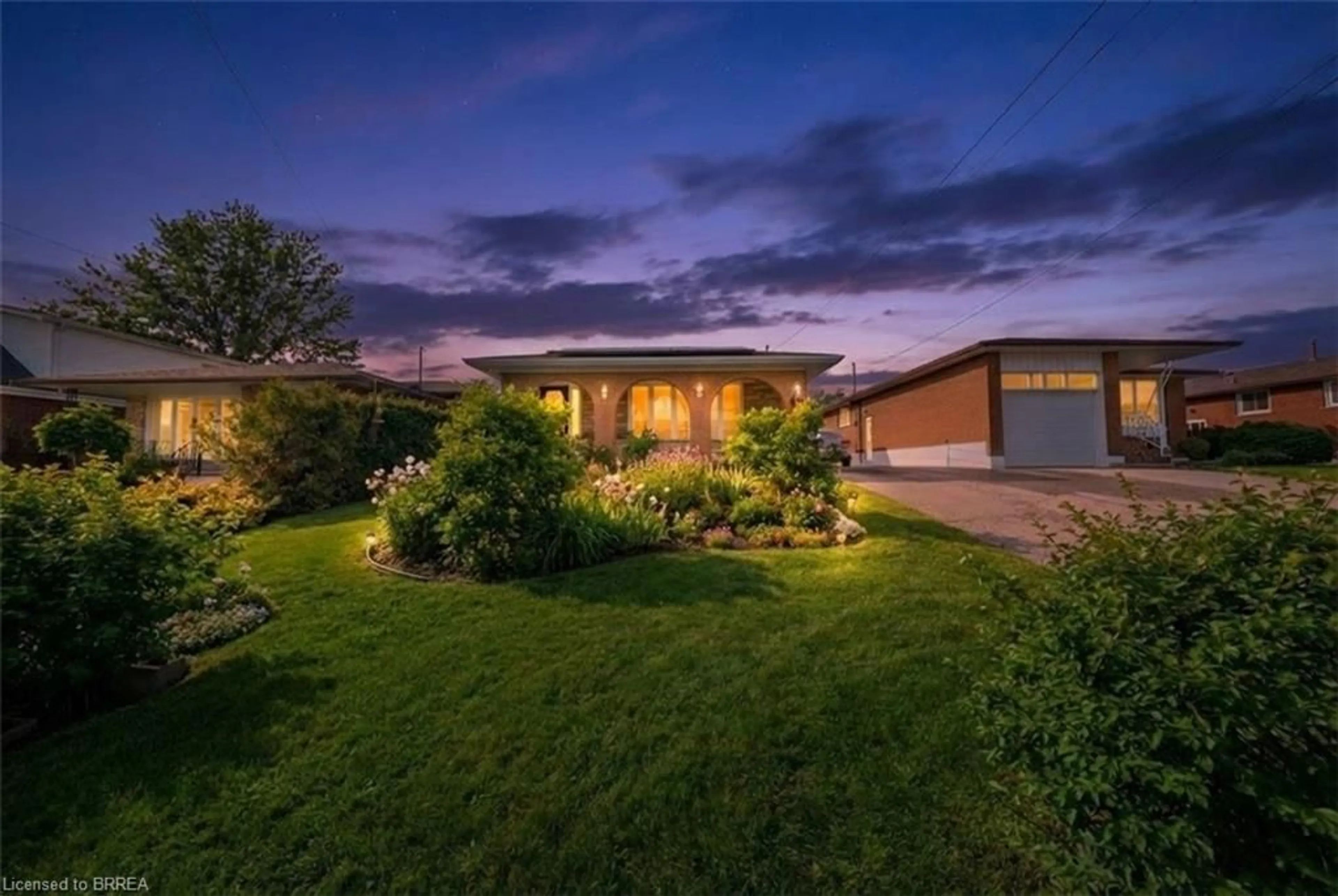 A pic from outside/outdoor area/front of a property/back of a property/a pic from drone, street for 330 East 18th St, Hamilton Ontario L9A 4P8