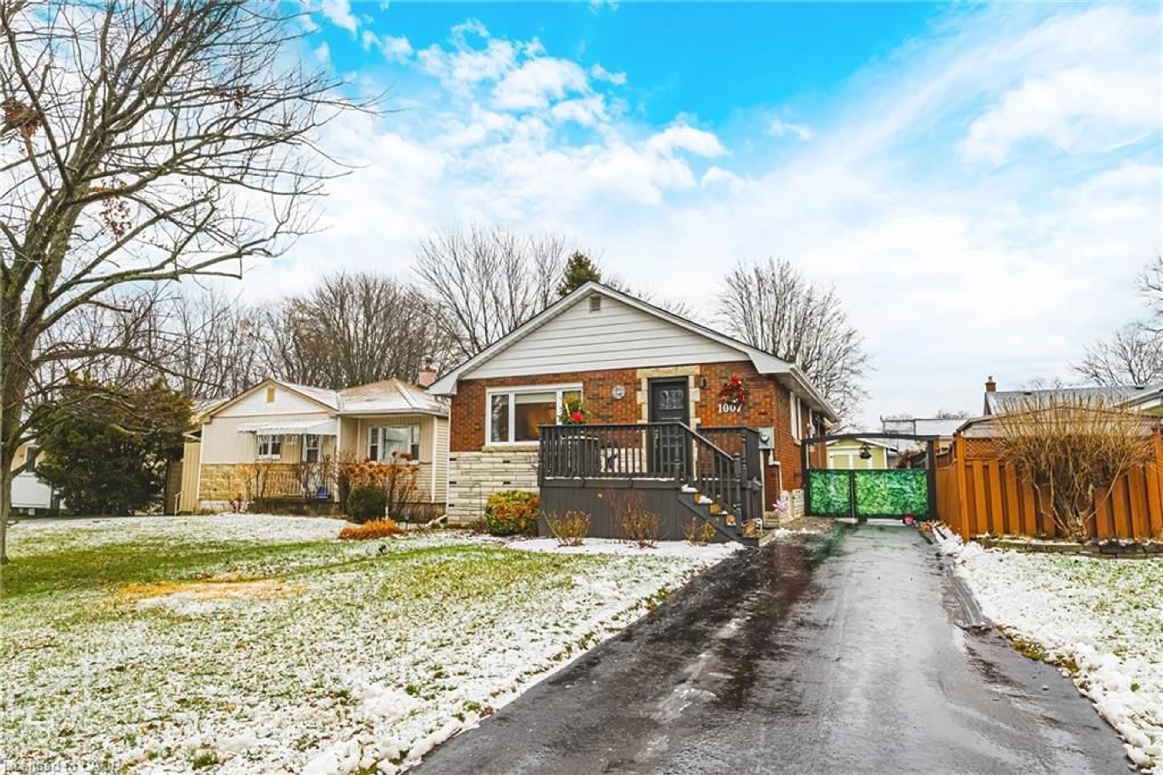 Home with brick exterior material, street for 1007 Pine St, Dunnville Ontario N1A 2N1