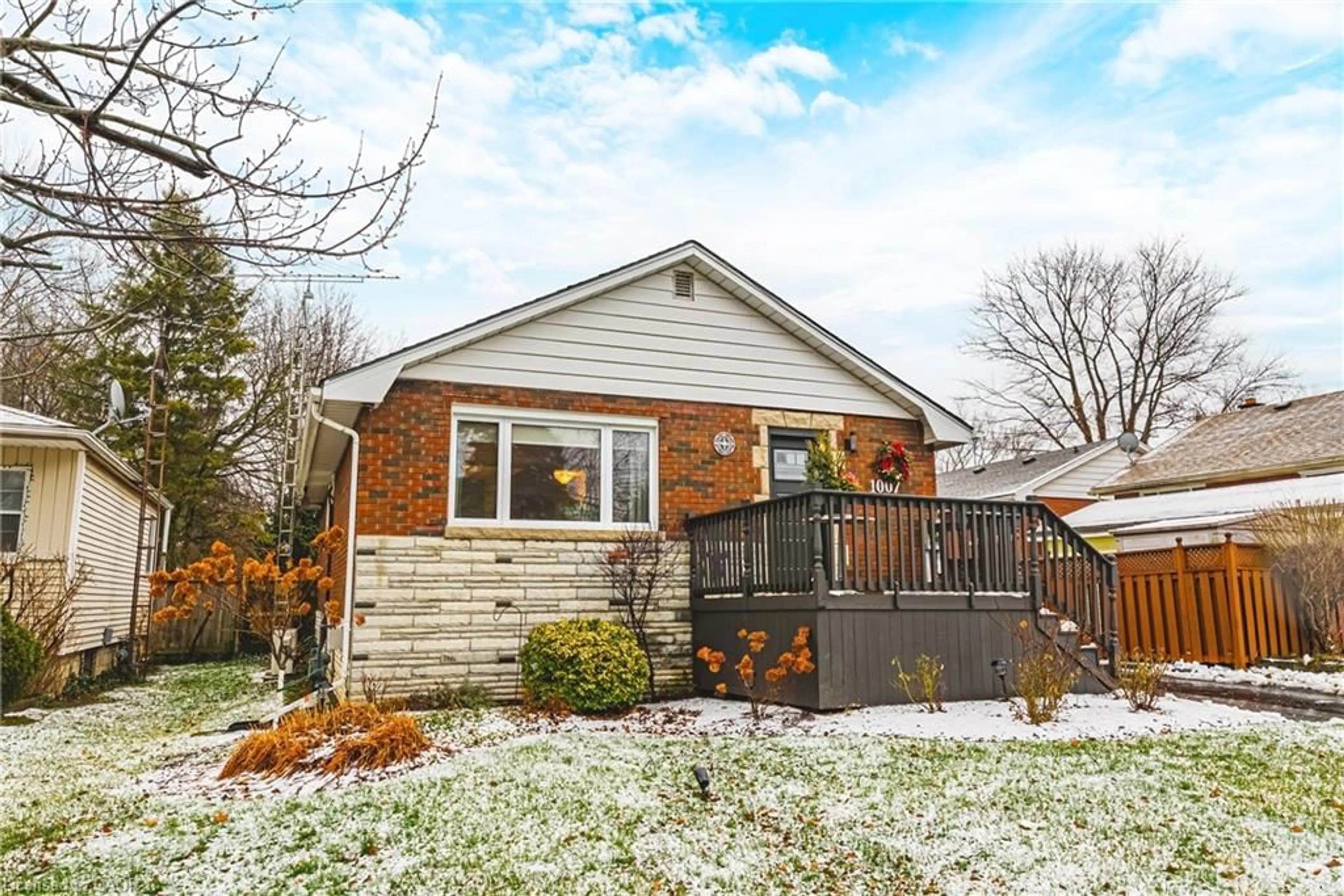 Home with brick exterior material, street for 1007 Pine St, Dunnville Ontario N1A 2N1