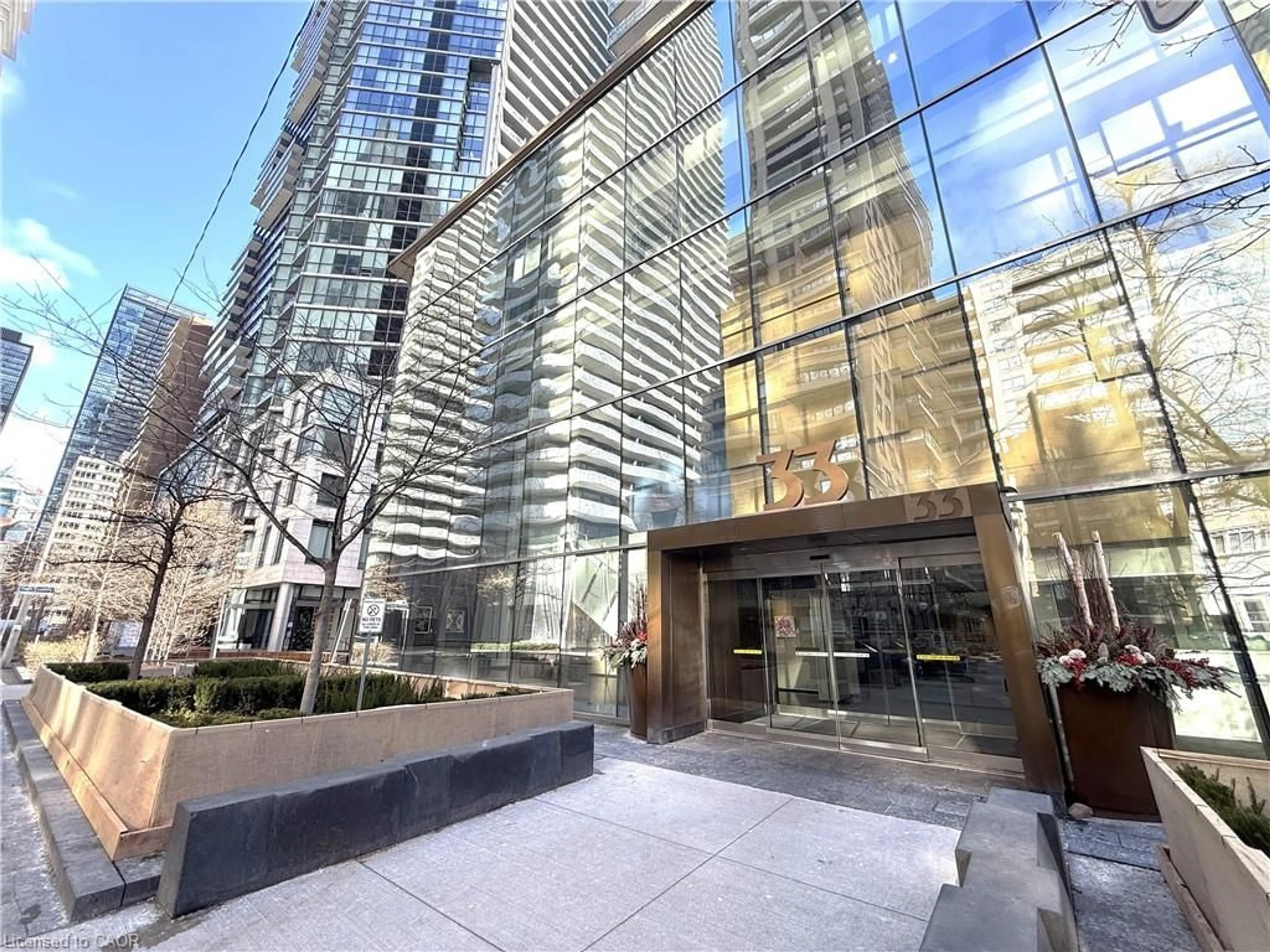 Indoor foyer for 33 Charles St #910, Toronto Ontario M4Y 0A2