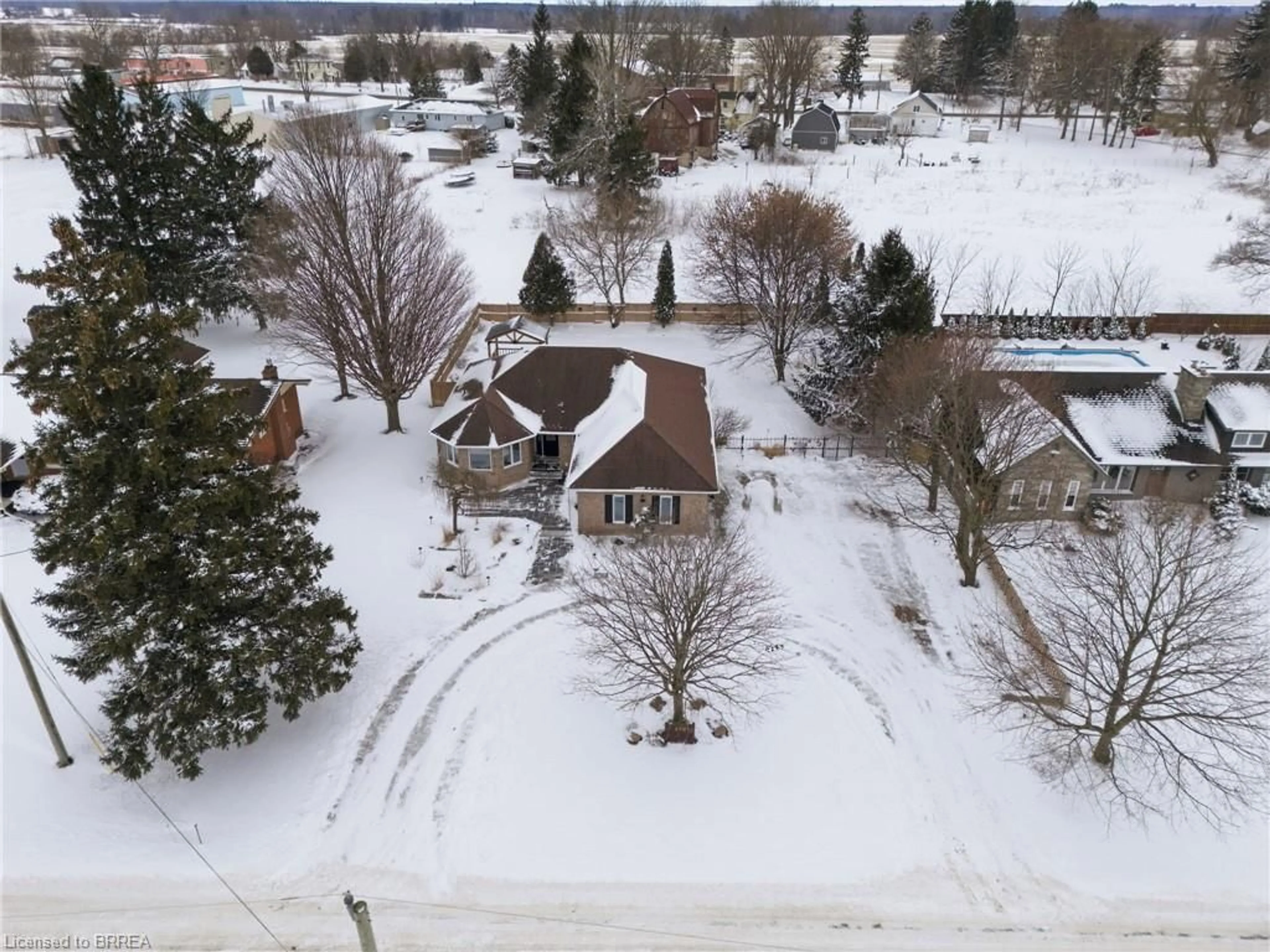 A pic from outside/outdoor area/front of a property/back of a property/a pic from drone, street for 270 Talbot St, Courtland Ontario N0J 1E0
