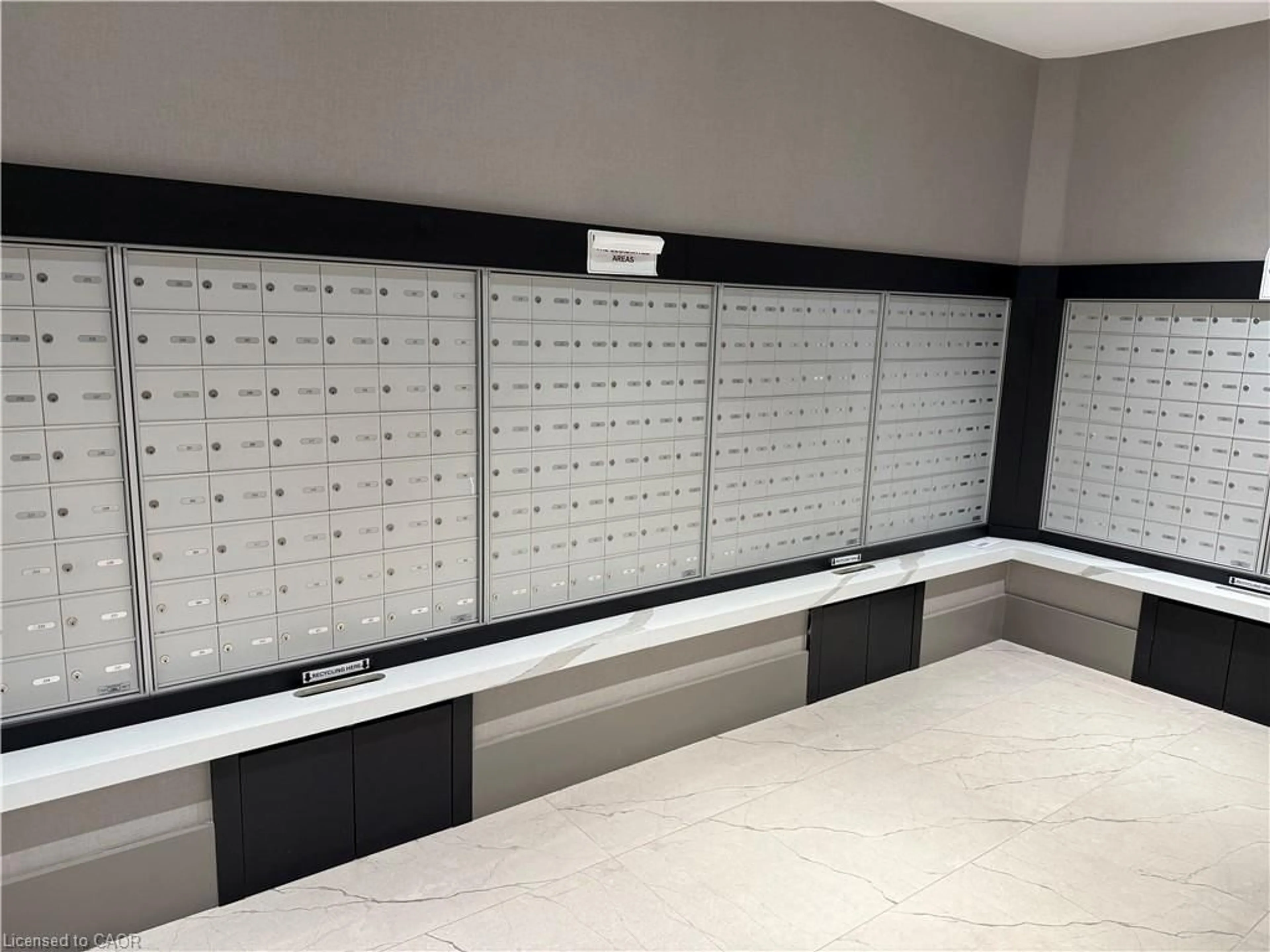 Indoor foyer for 55 Duke St #1701, Kitchener Ontario N2H 0C9