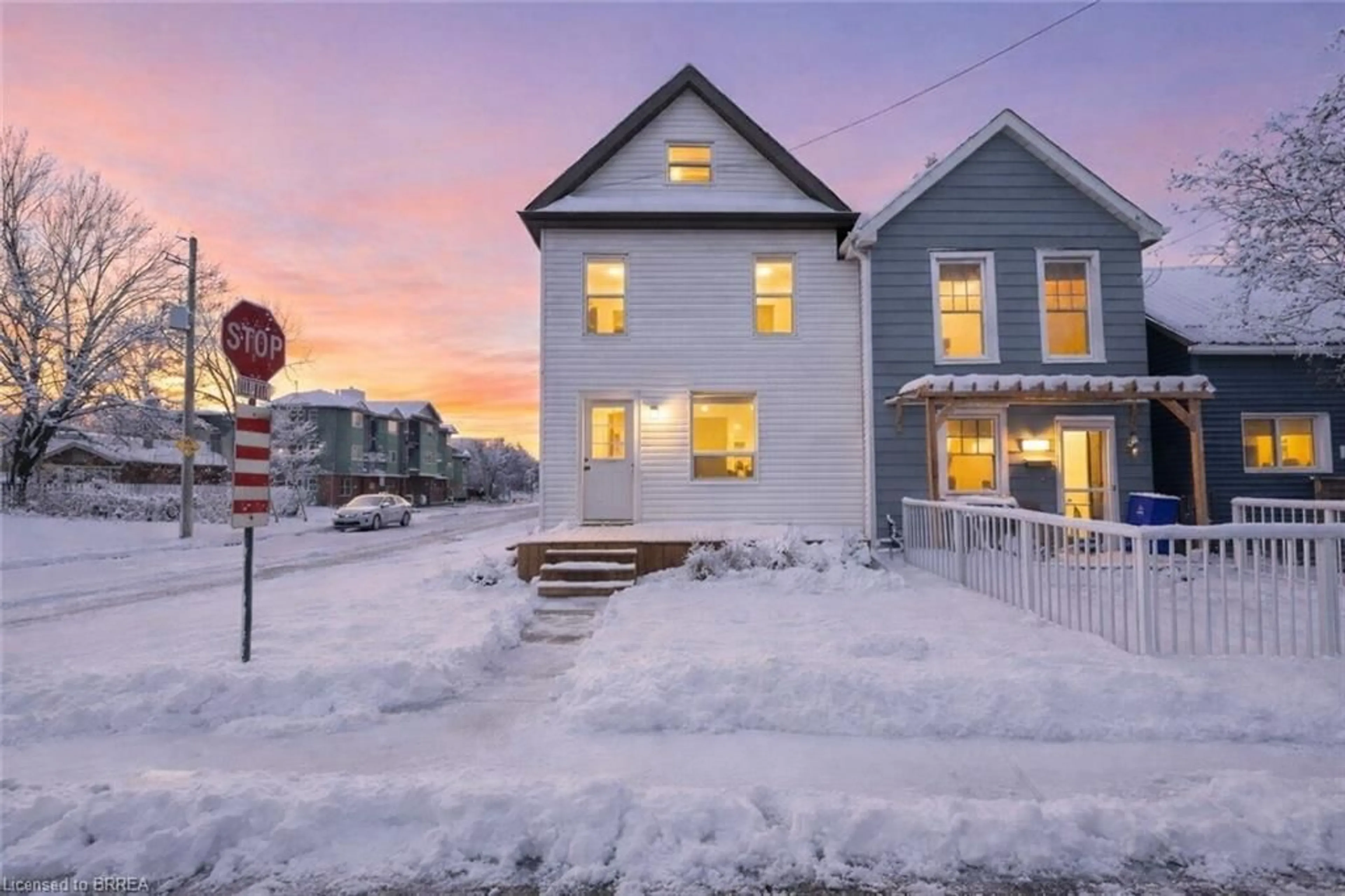 Unknown for 581 John St, Hamilton Ontario L8L 4S2