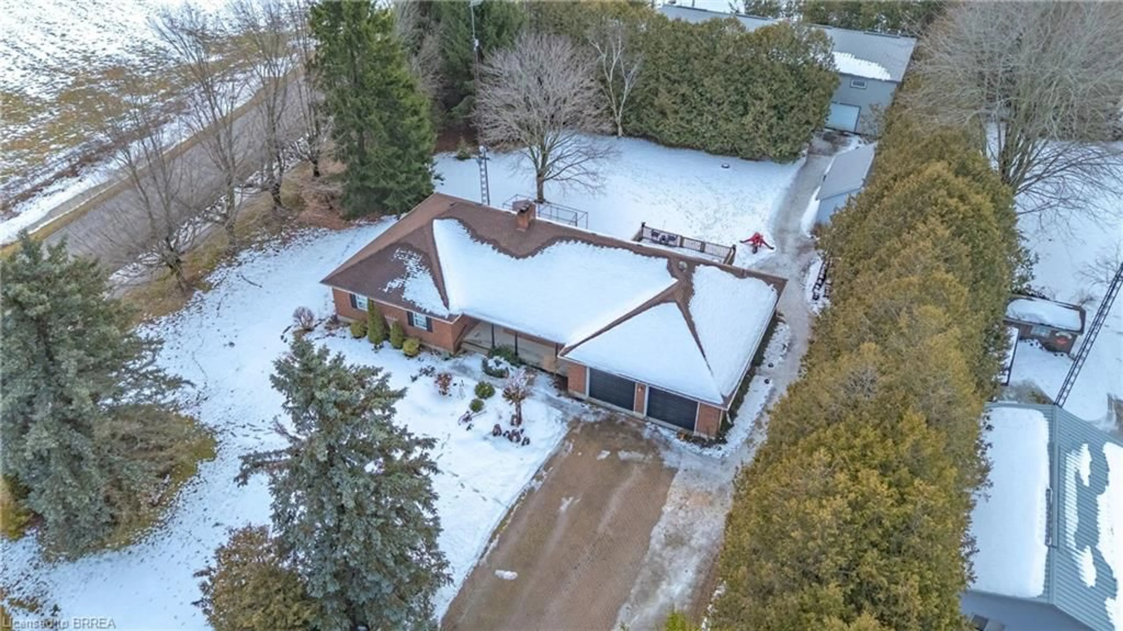 A pic from outside/outdoor area/front of a property/back of a property/a pic from drone, building for 3 Huffman Crt, Vanessa Ontario N0E 1V0
