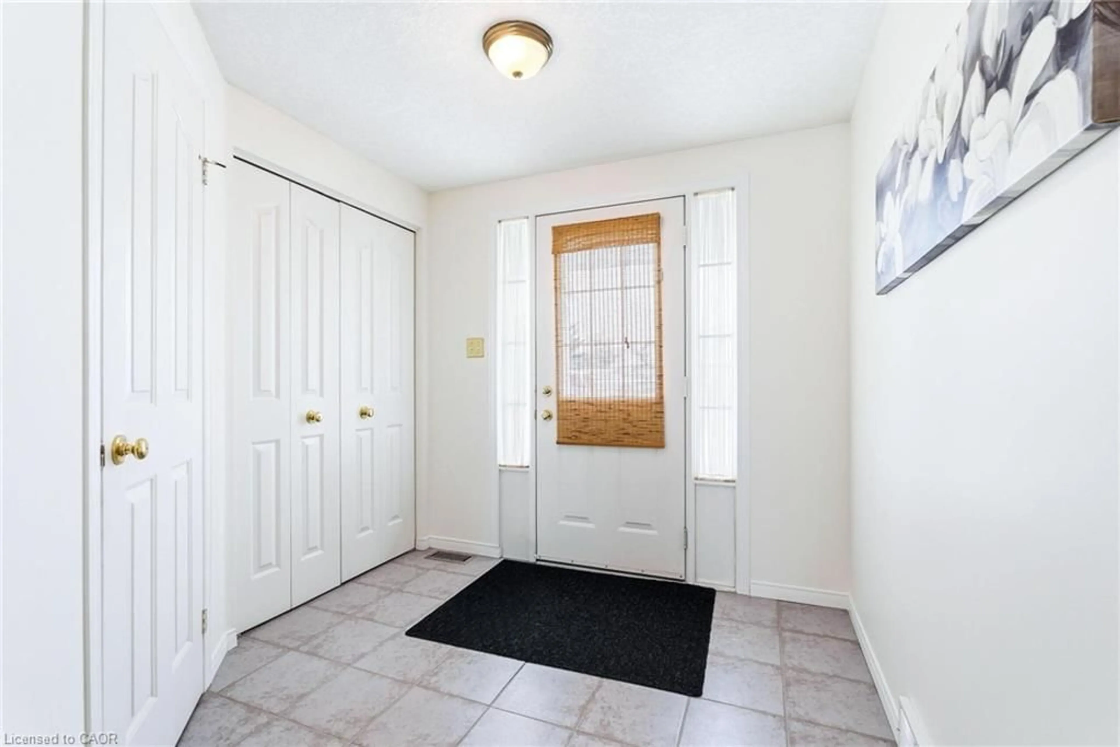 Indoor entryway for 551 Chesapeake Cres, Waterloo Ontario N2K 4G2