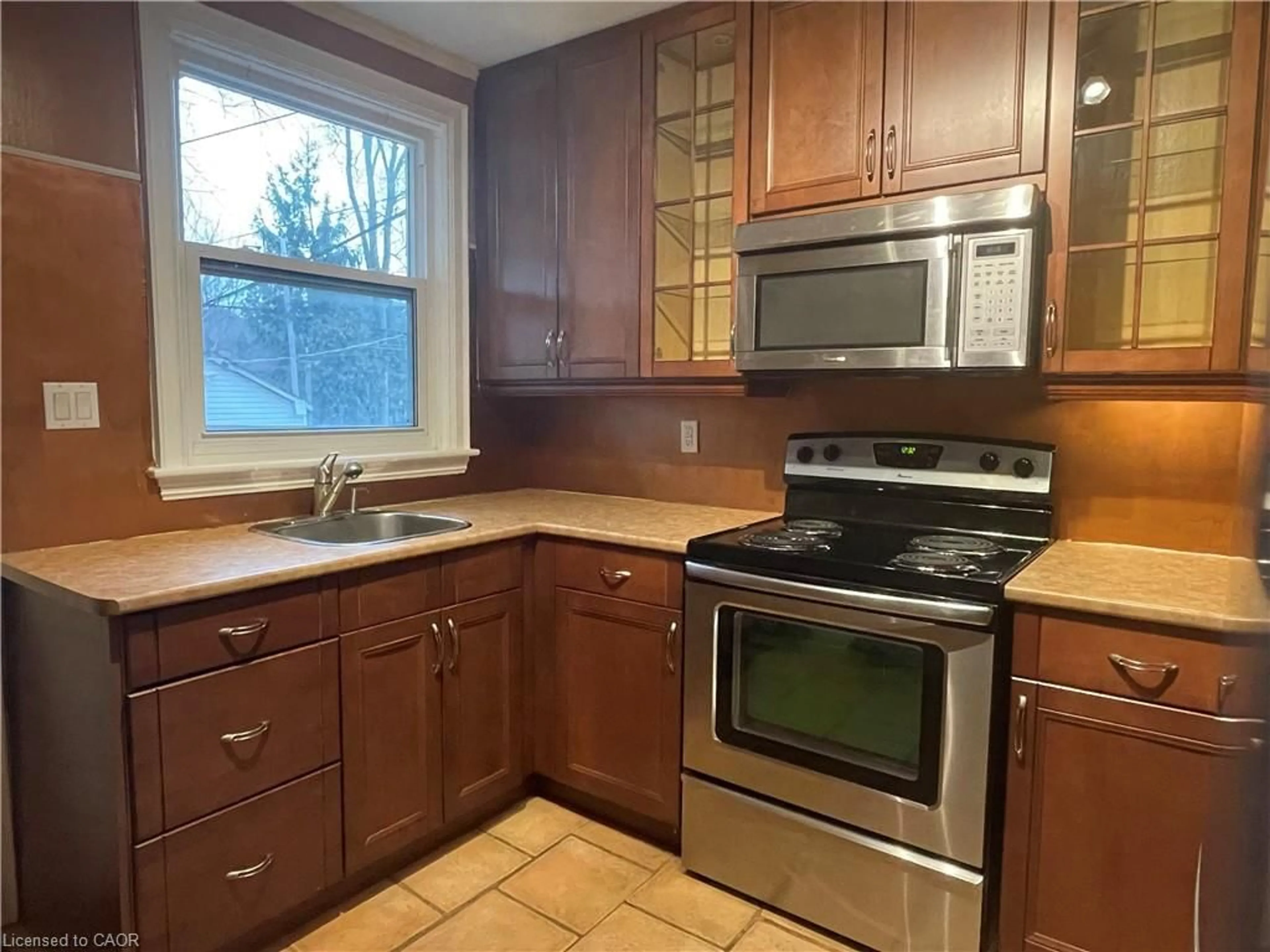 Standard kitchen, unknown for 1028 Main St, Hamilton Ontario L8S 1B2