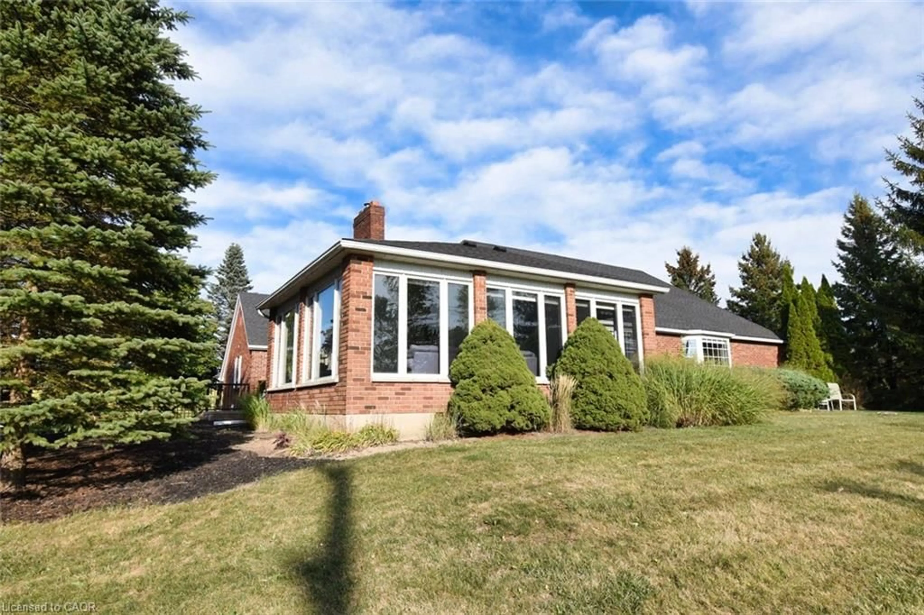 Home with brick exterior material, unknown for 1284 Highway 54, Caledonia Ontario N3W 1V9