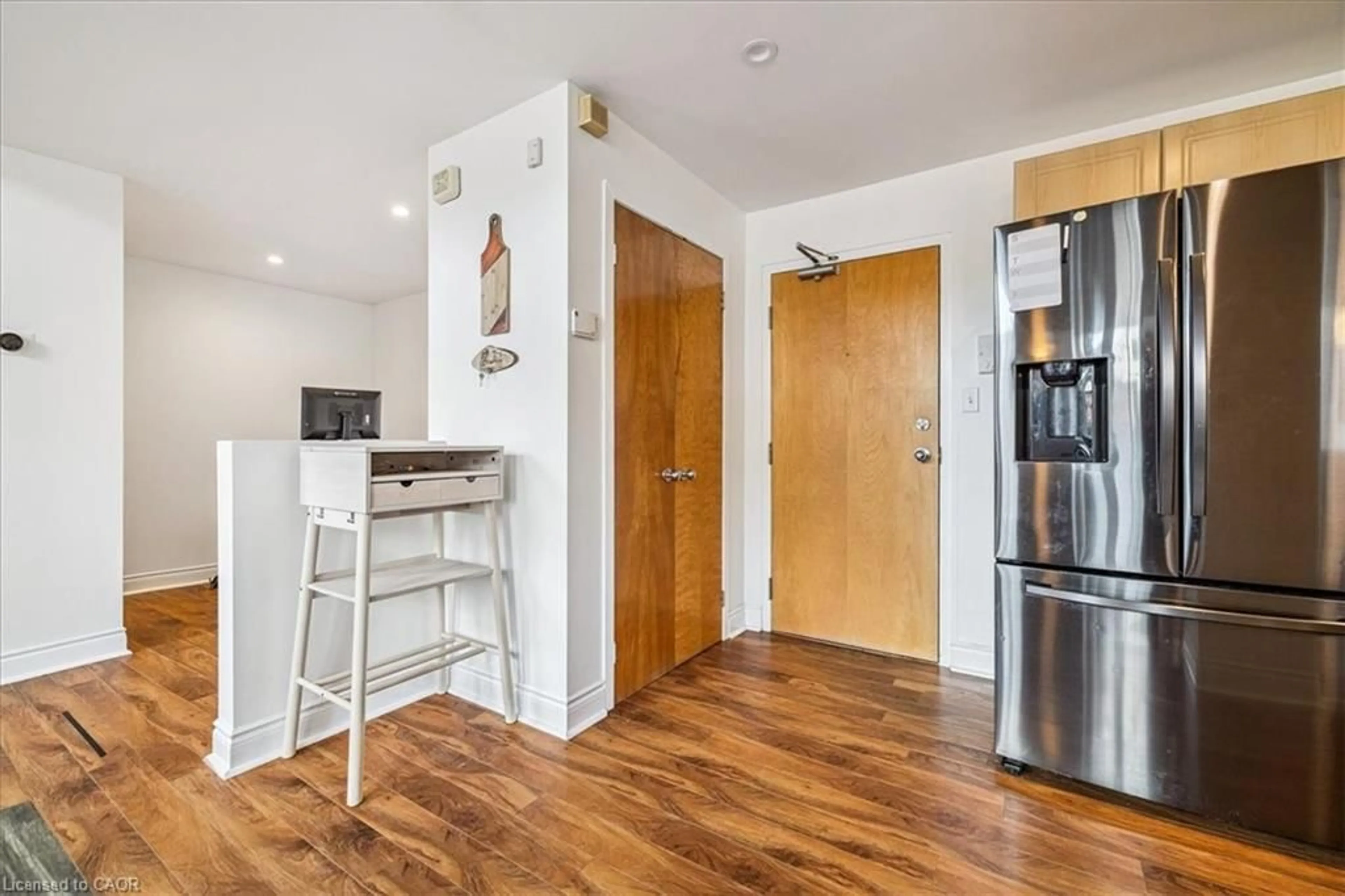 Indoor entryway for 73 Garfield Ave #1B, Hamilton Ontario L8M 2S3