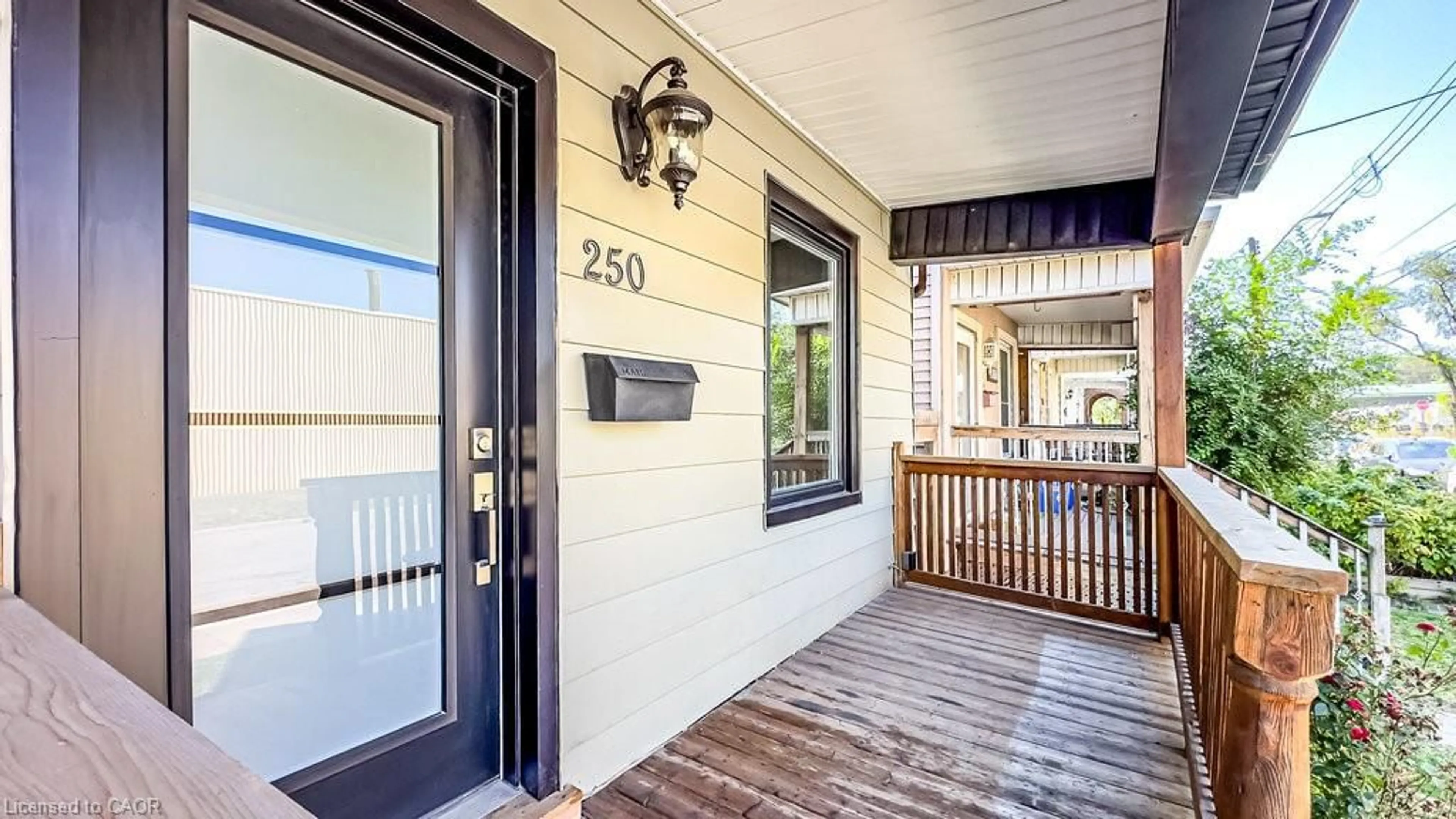 Indoor entryway for 250 Avondale St, Hamilton Ontario L8L 7C5