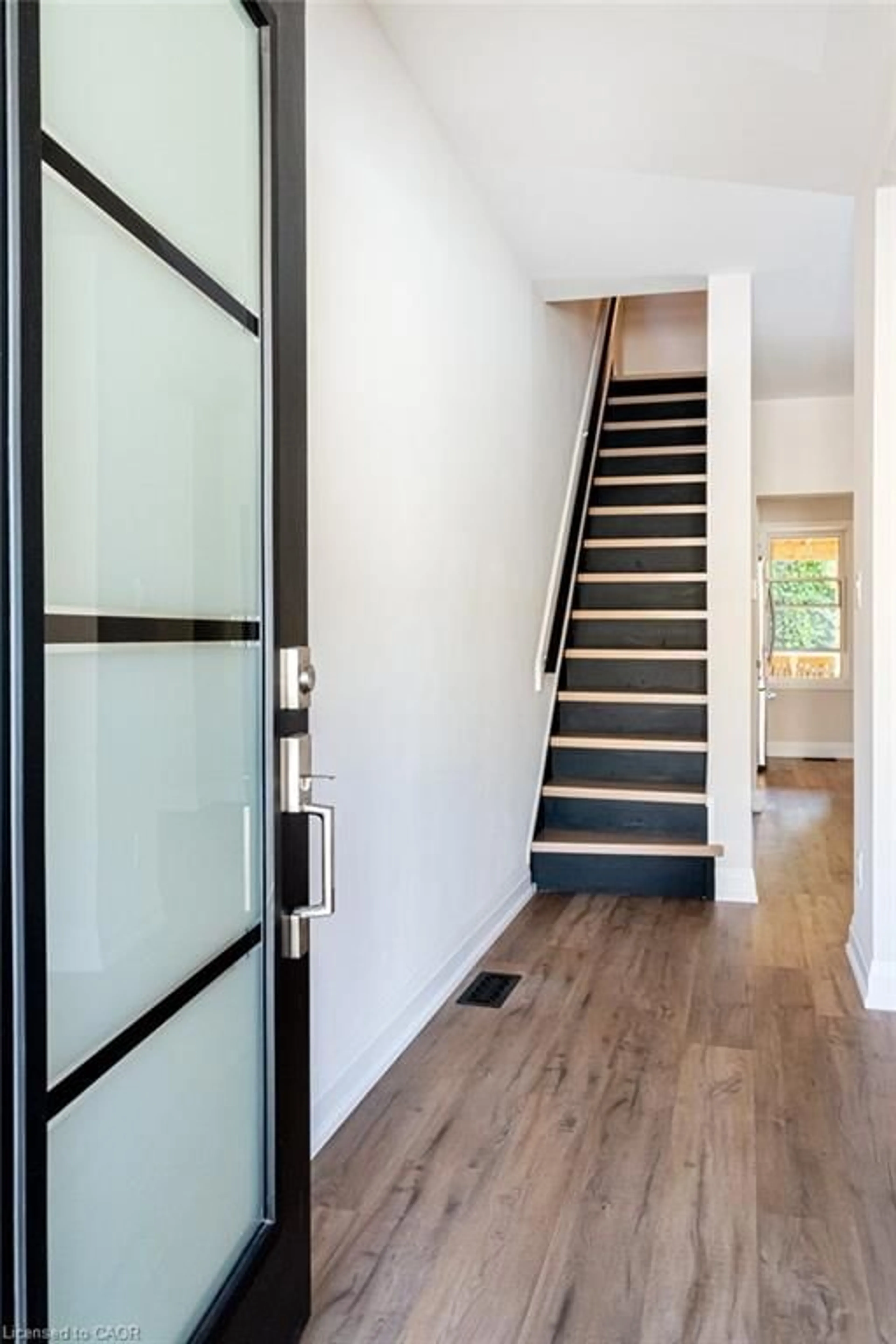 Indoor entryway for 250 Avondale St, Hamilton Ontario L8L 7C5