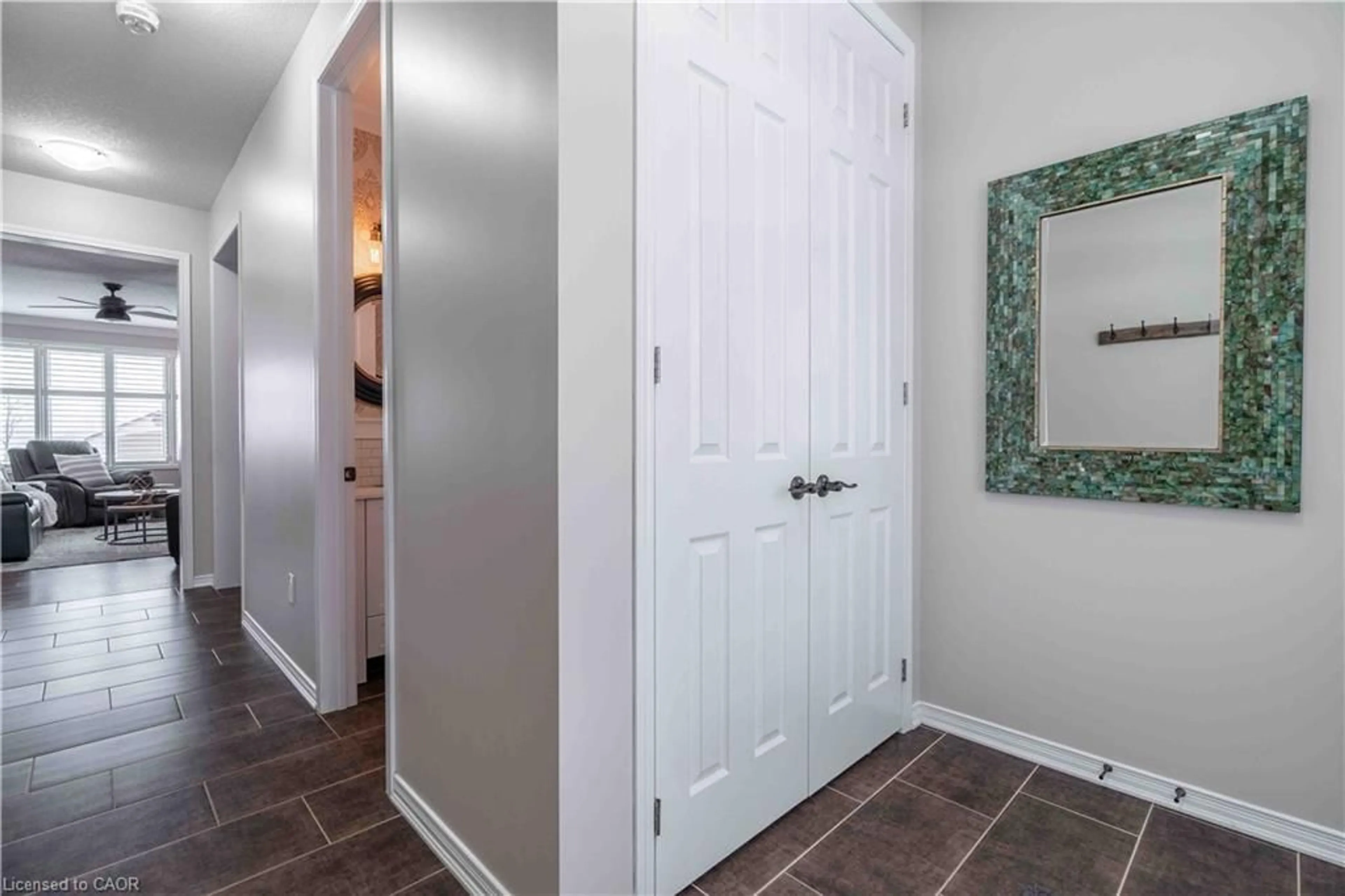 Indoor entryway for 115 Larry Cres, Caledonia Ontario N3W 0B2