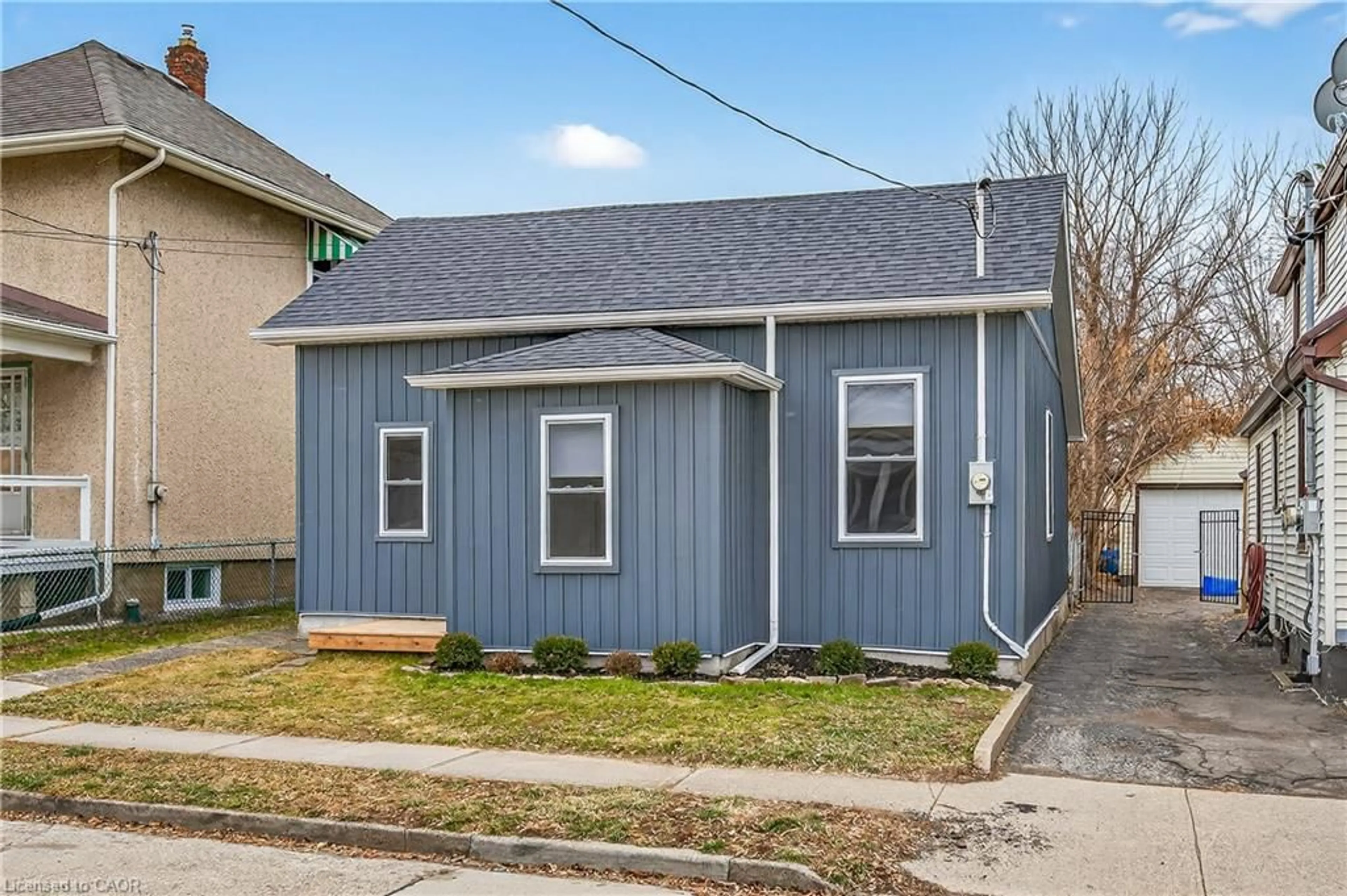 Home with vinyl exterior material, street for 56 Division St, St. Catharines Ontario L2R 3G5