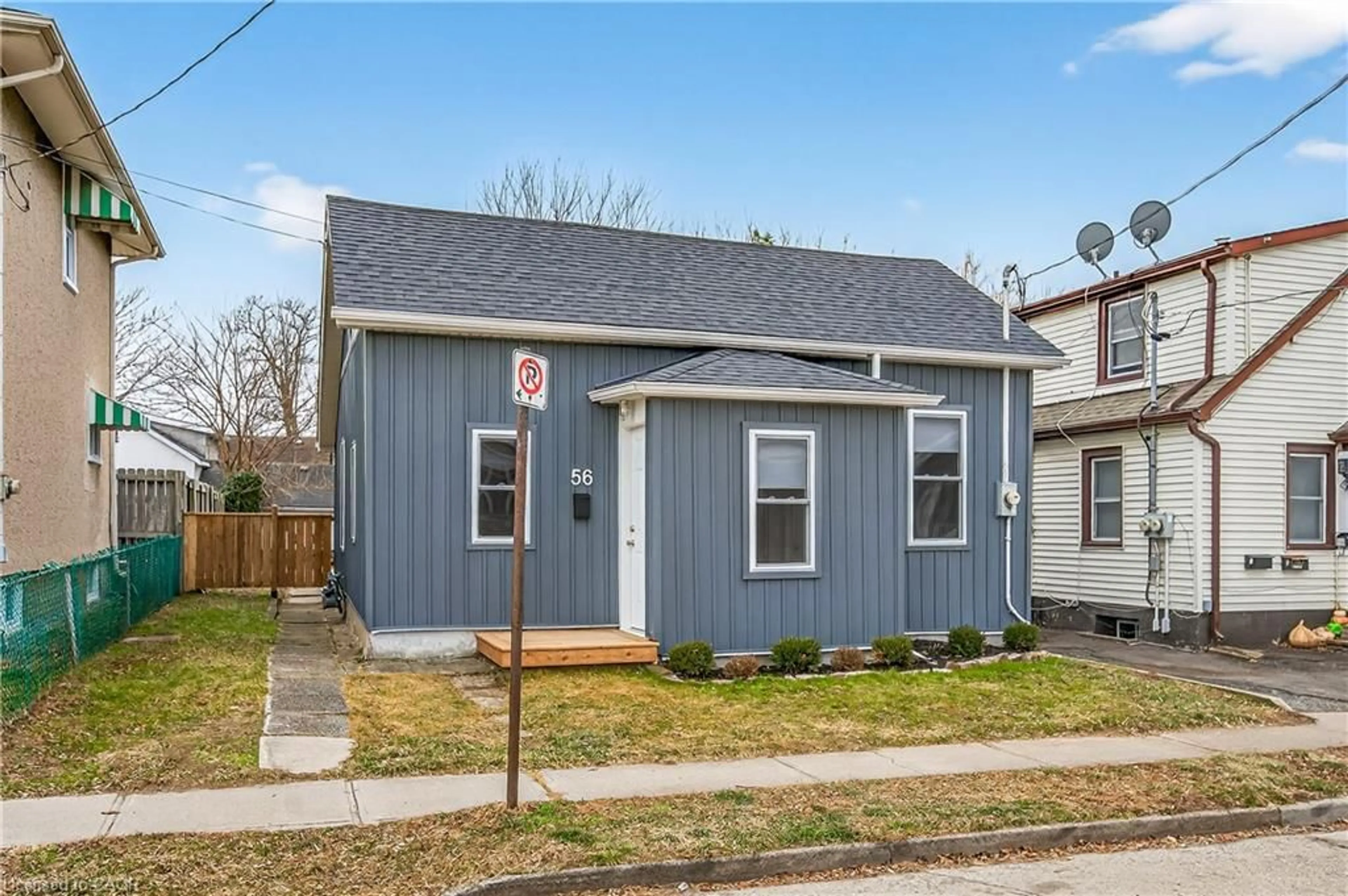 Home with vinyl exterior material, street for 56 Division St, St. Catharines Ontario L2R 3G5