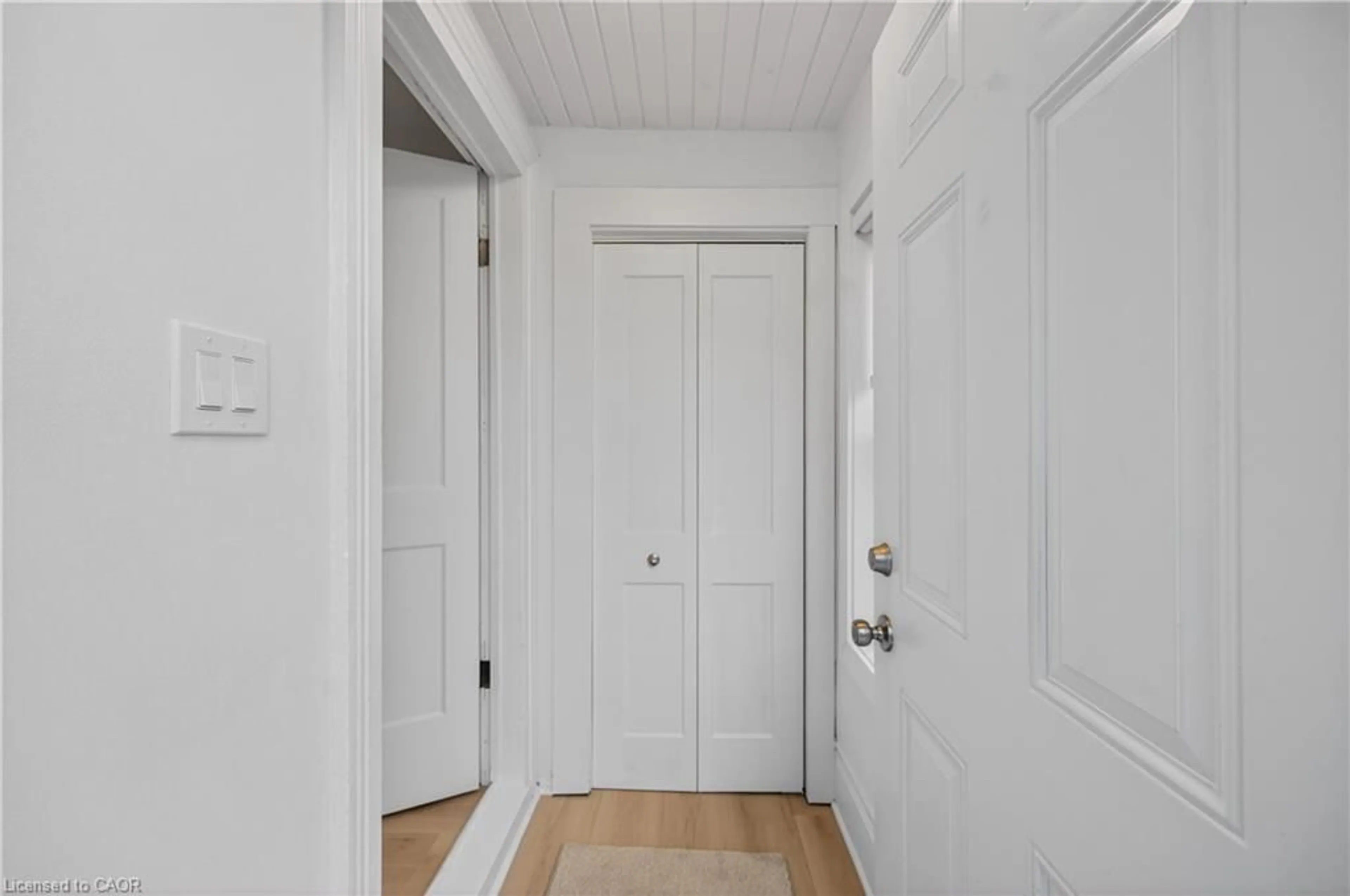 Indoor entryway for 56 Division St, St. Catharines Ontario L2R 3G5