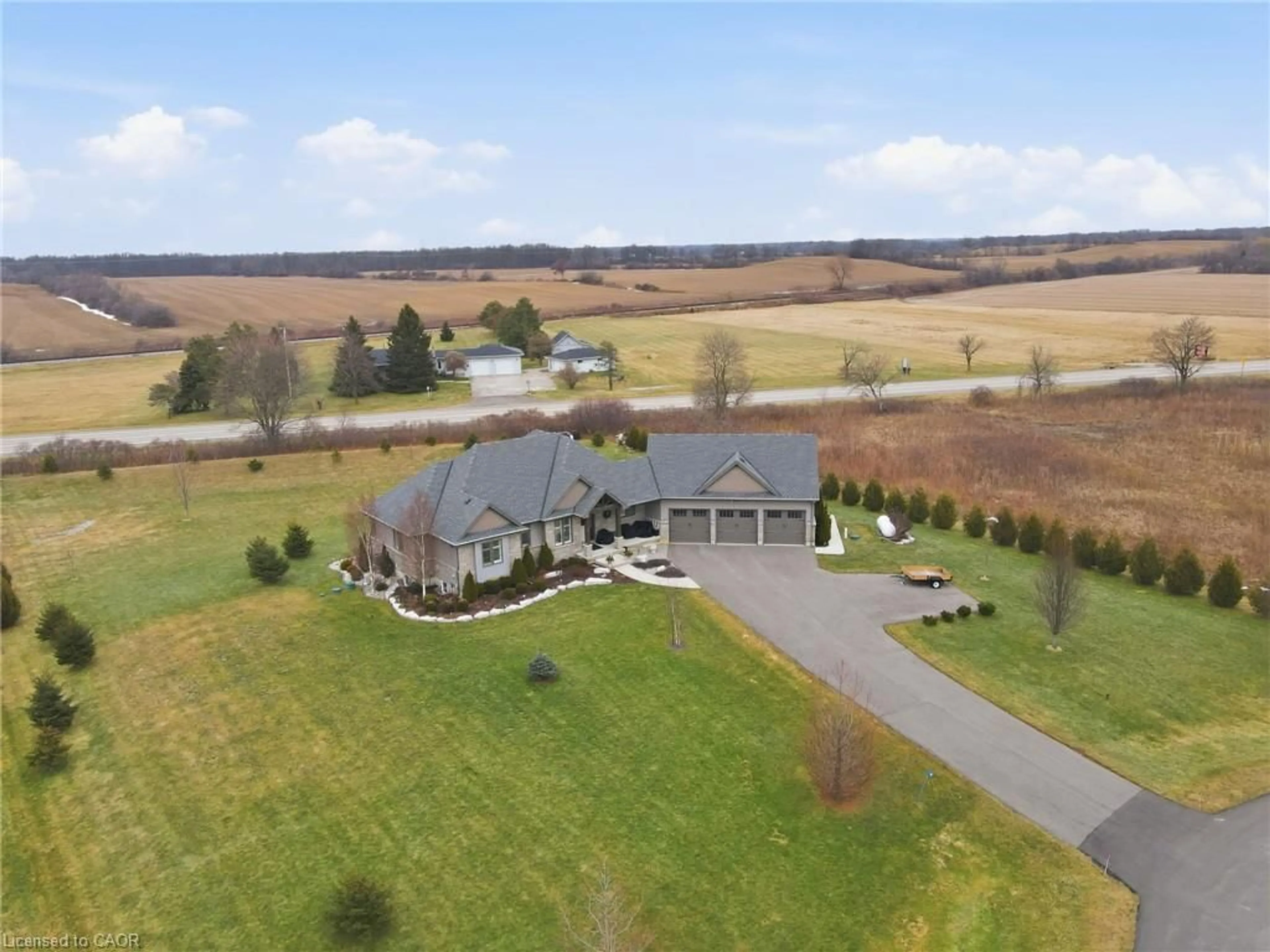 A pic from outside/outdoor area/front of a property/back of a property/a pic from drone, unknown for 6 Macneil Crt, Brantford Ontario N3S 0G3