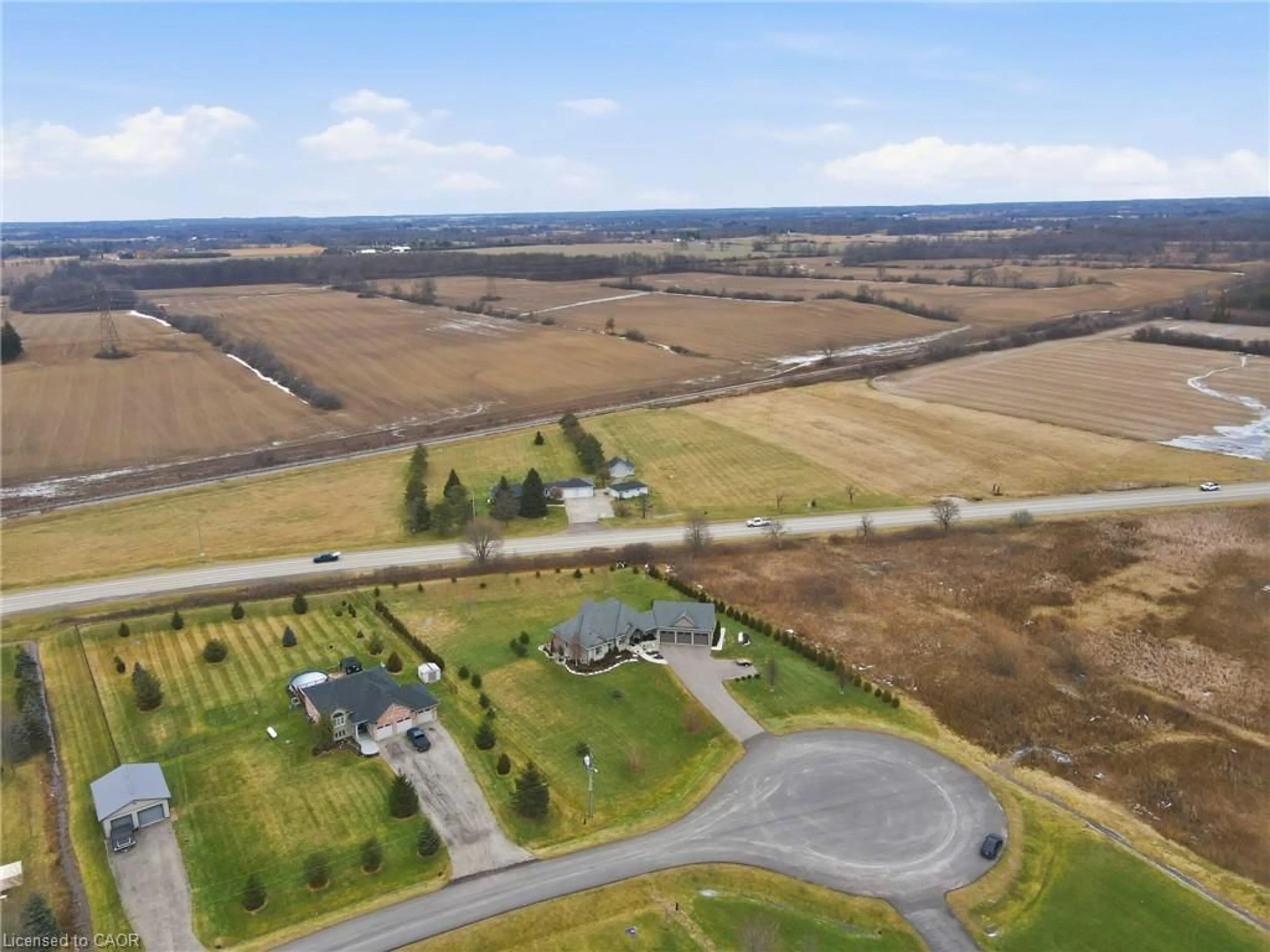 A pic from outside/outdoor area/front of a property/back of a property/a pic from drone, water/lake/river/ocean view for 6 Macneil Crt, Brantford Ontario N3S 0G3