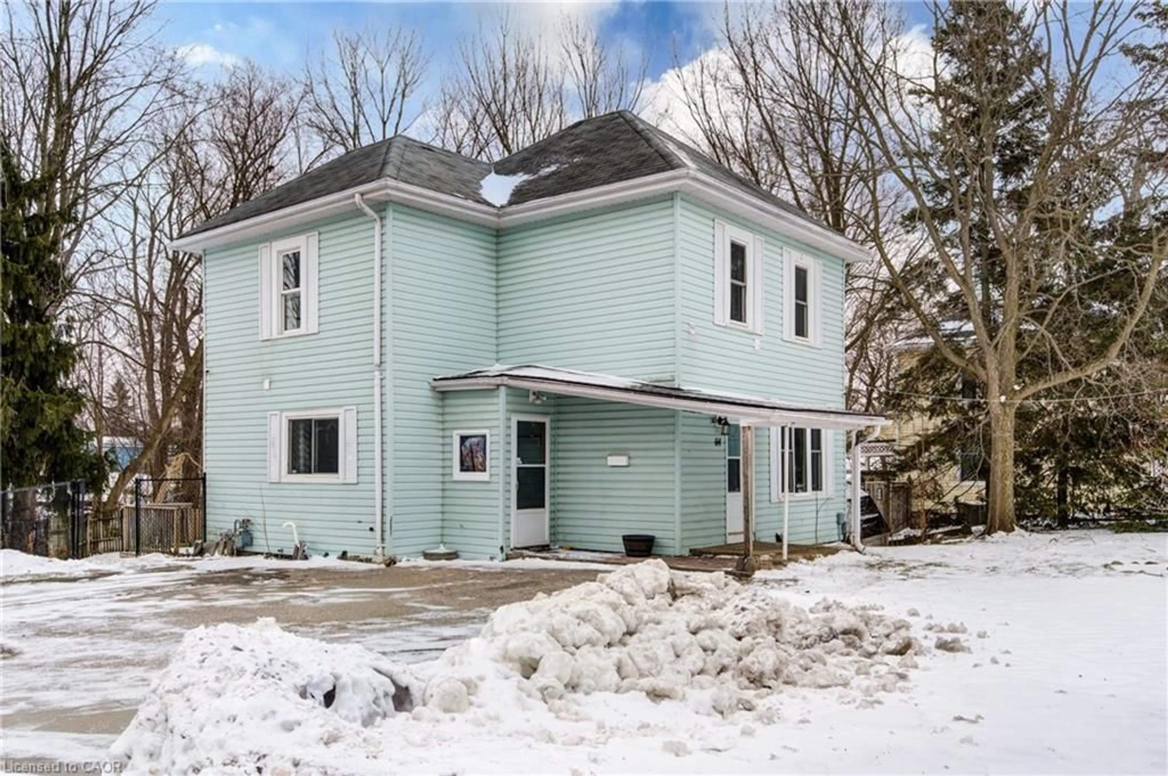 Unknown for 114 George St, Ingersoll Ontario N5C 1Y9