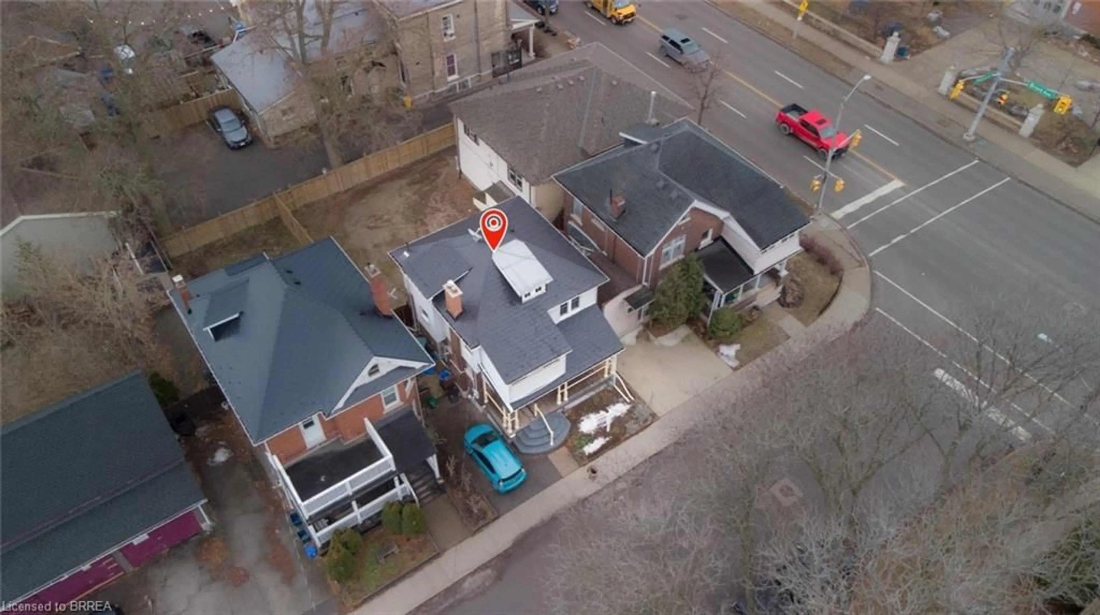 A pic from outside/outdoor area/front of a property/back of a property/a pic from drone, street for 3 Palace St, Brantford Ontario N3T 3W2