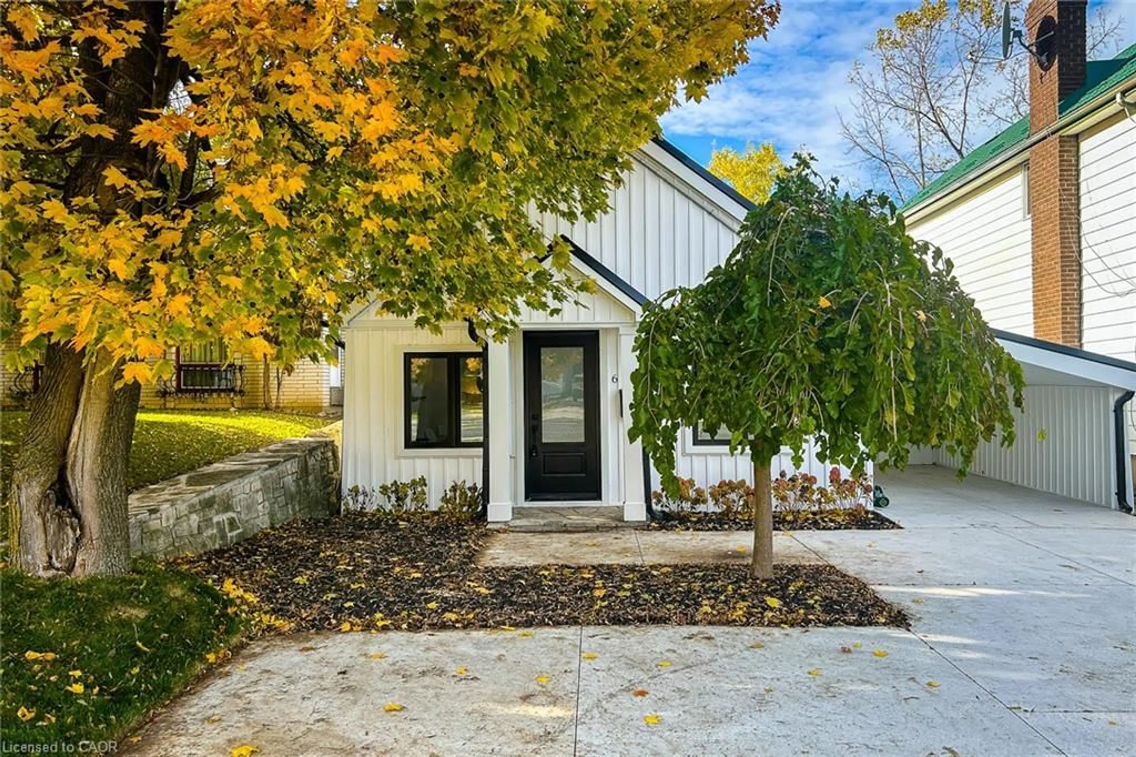 Unknown for 654 West 5th St, Hamilton Ontario L9C 3R2