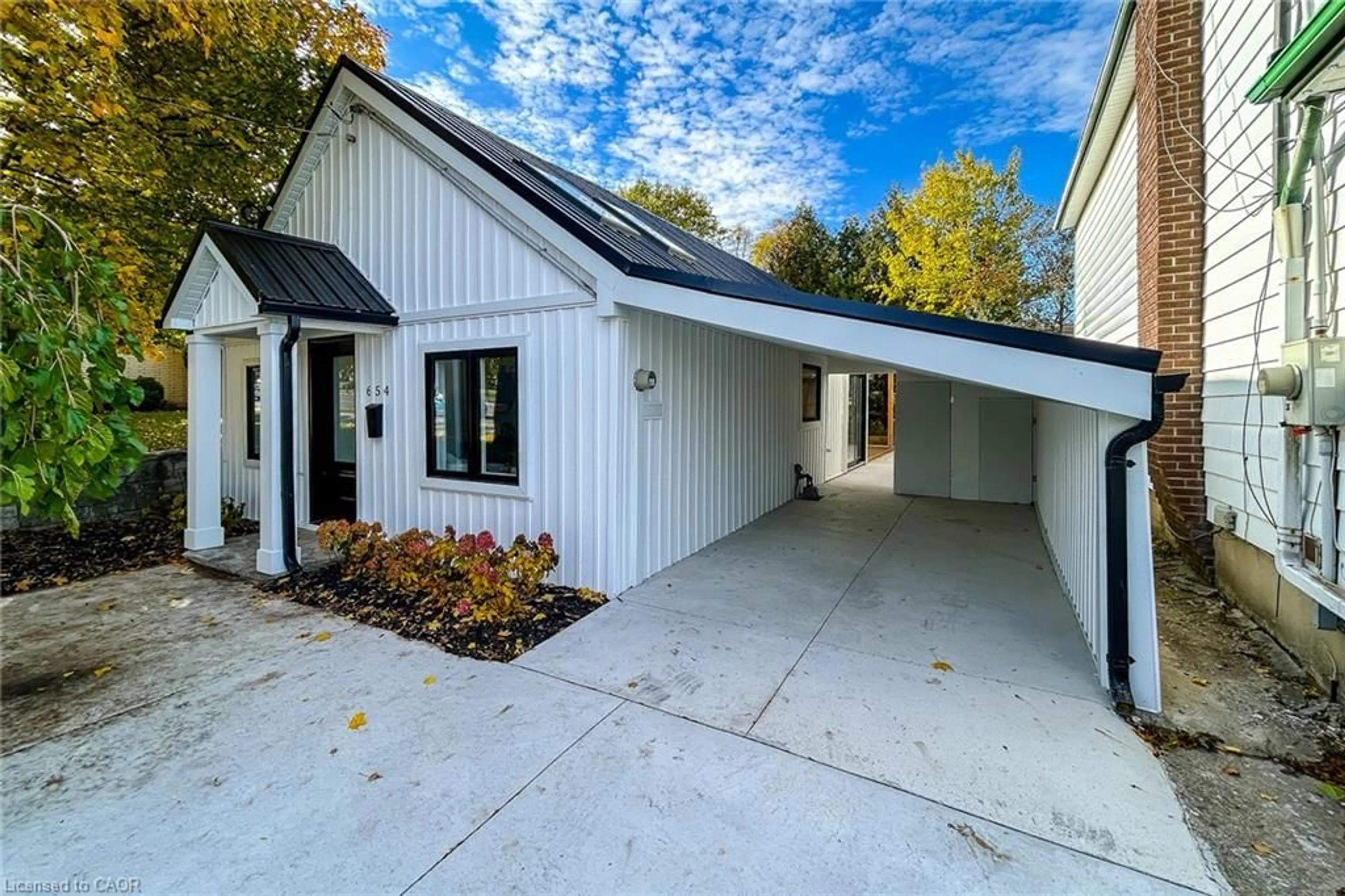 Unknown for 654 West 5th St, Hamilton Ontario L9C 3R2