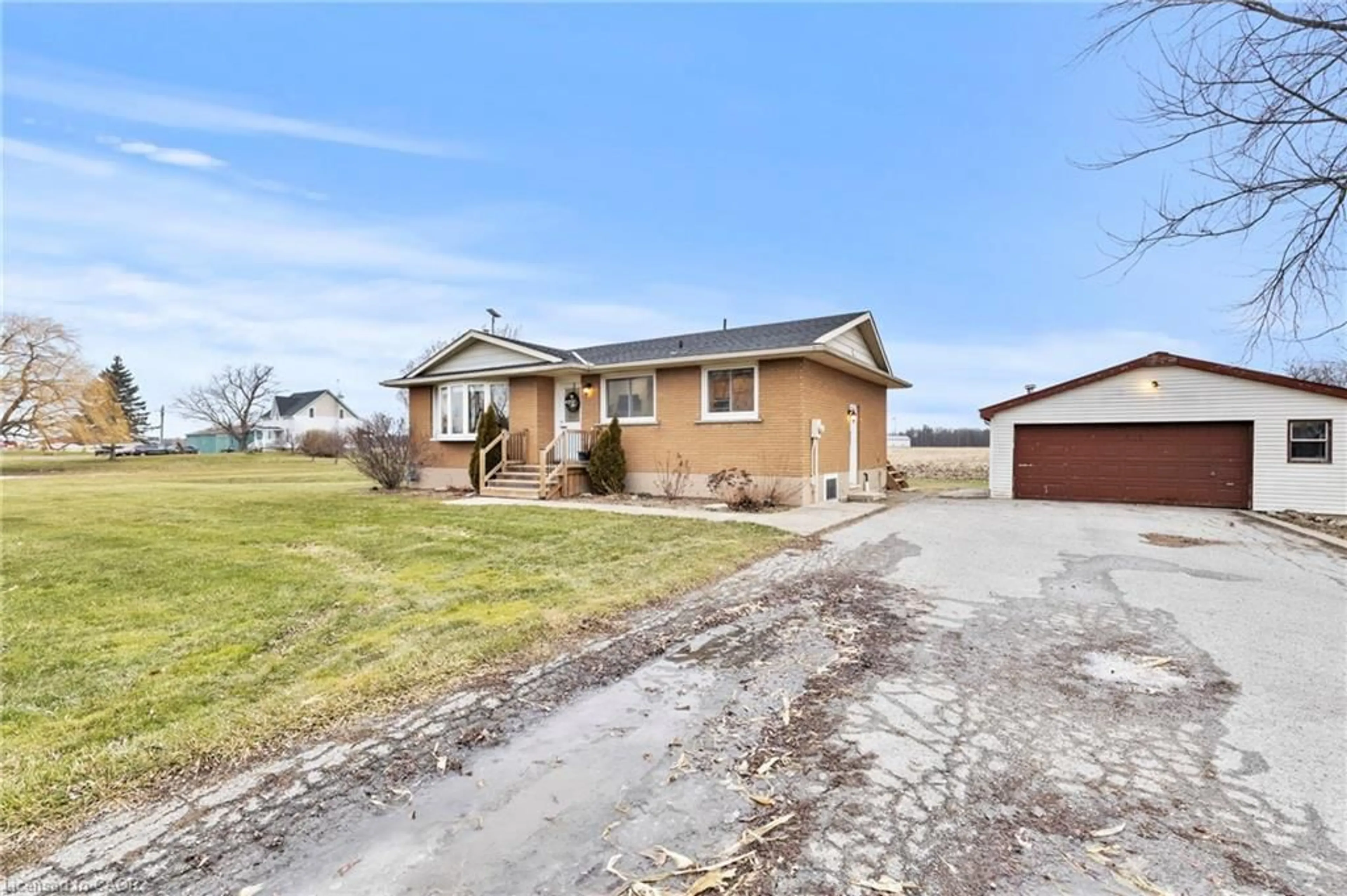 A pic from outside/outdoor area/front of a property/back of a property/a pic from drone, street for 5993 Silver St, West Lincoln Ontario L0R 1Y0