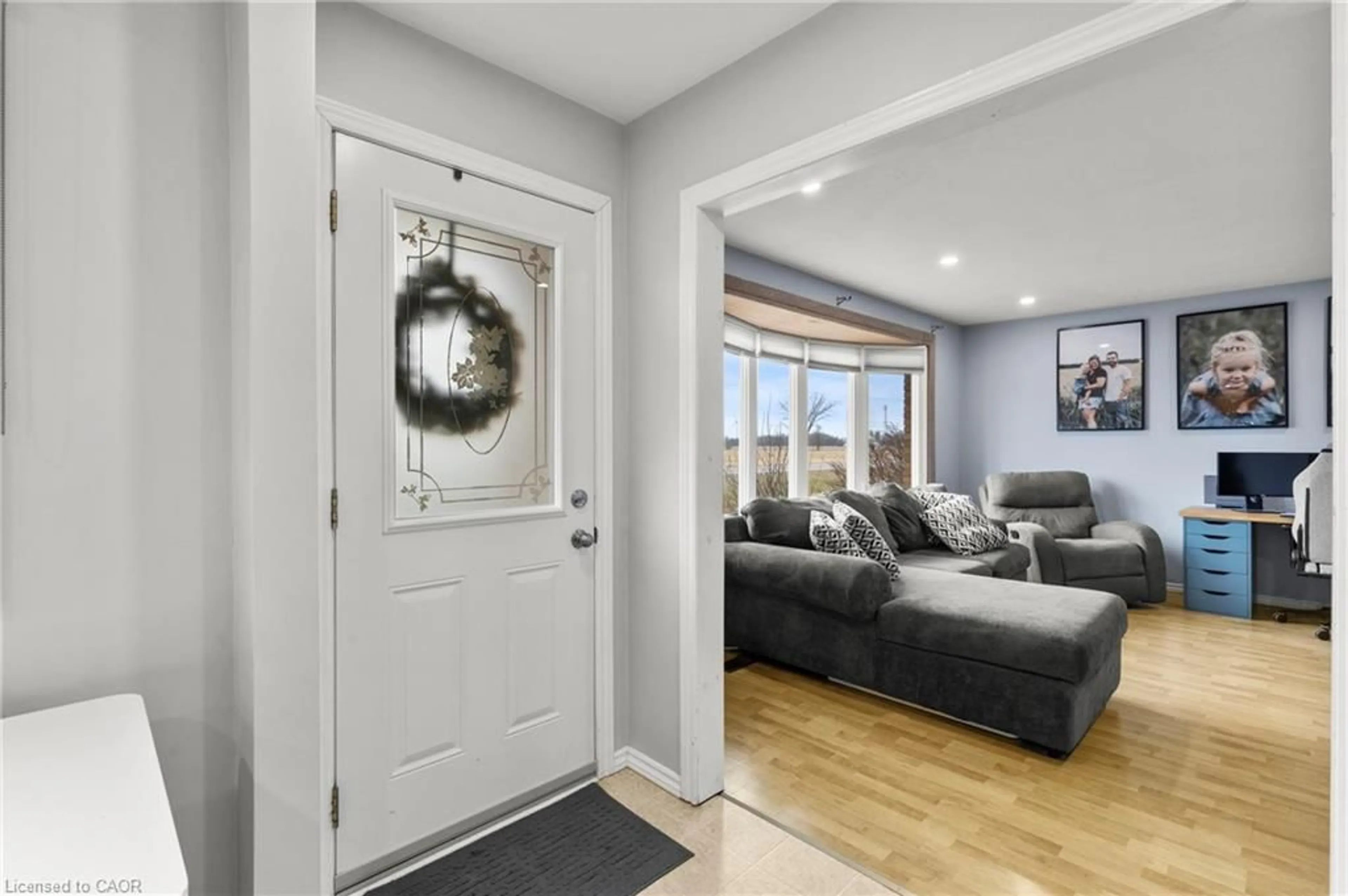 Indoor entryway for 5993 Silver St, West Lincoln Ontario L0R 1Y0