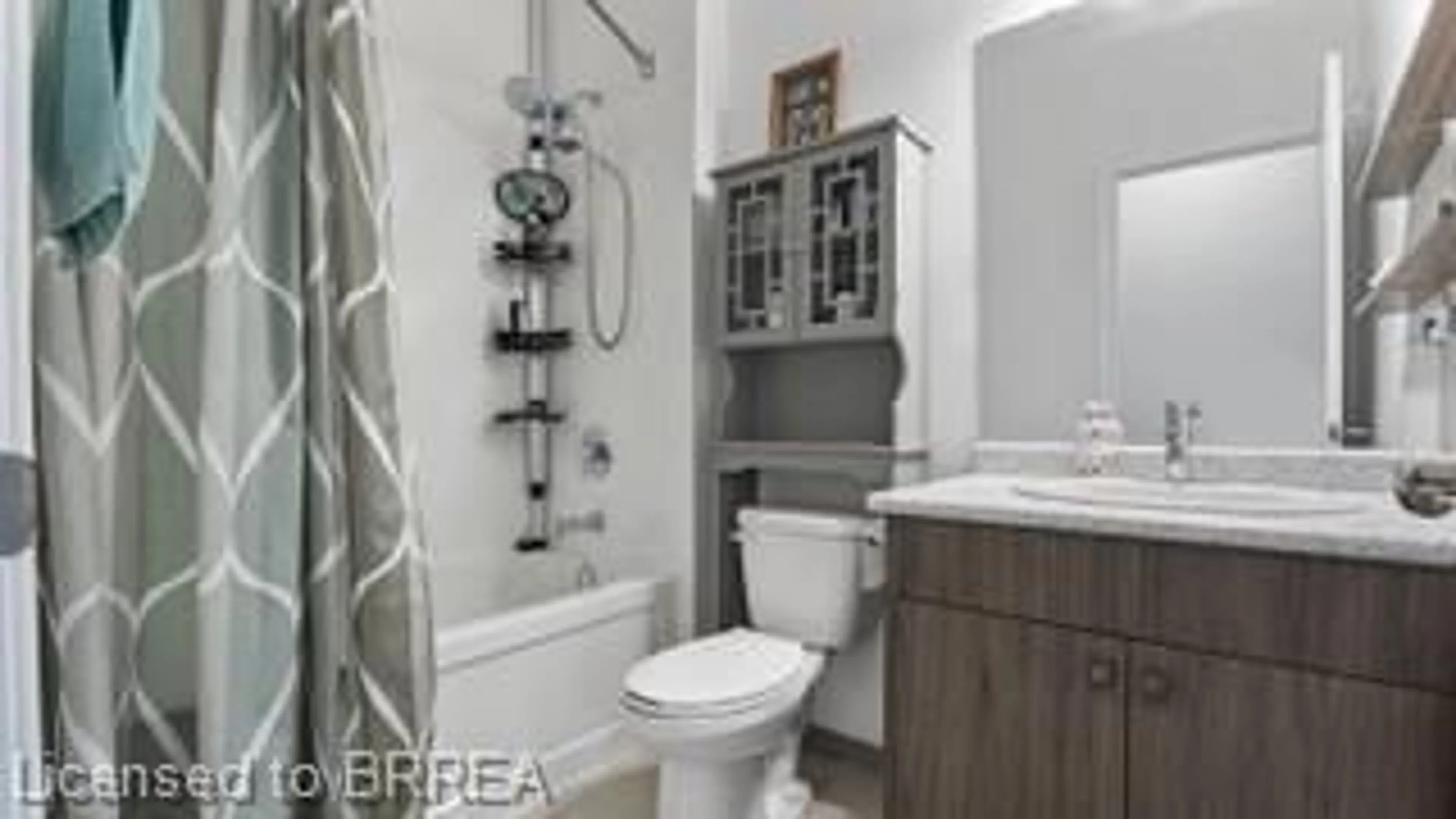 Standard bathroom, ceramic/tile floor for 14 Lydia Lane, Paris Ontario N3L 0H5