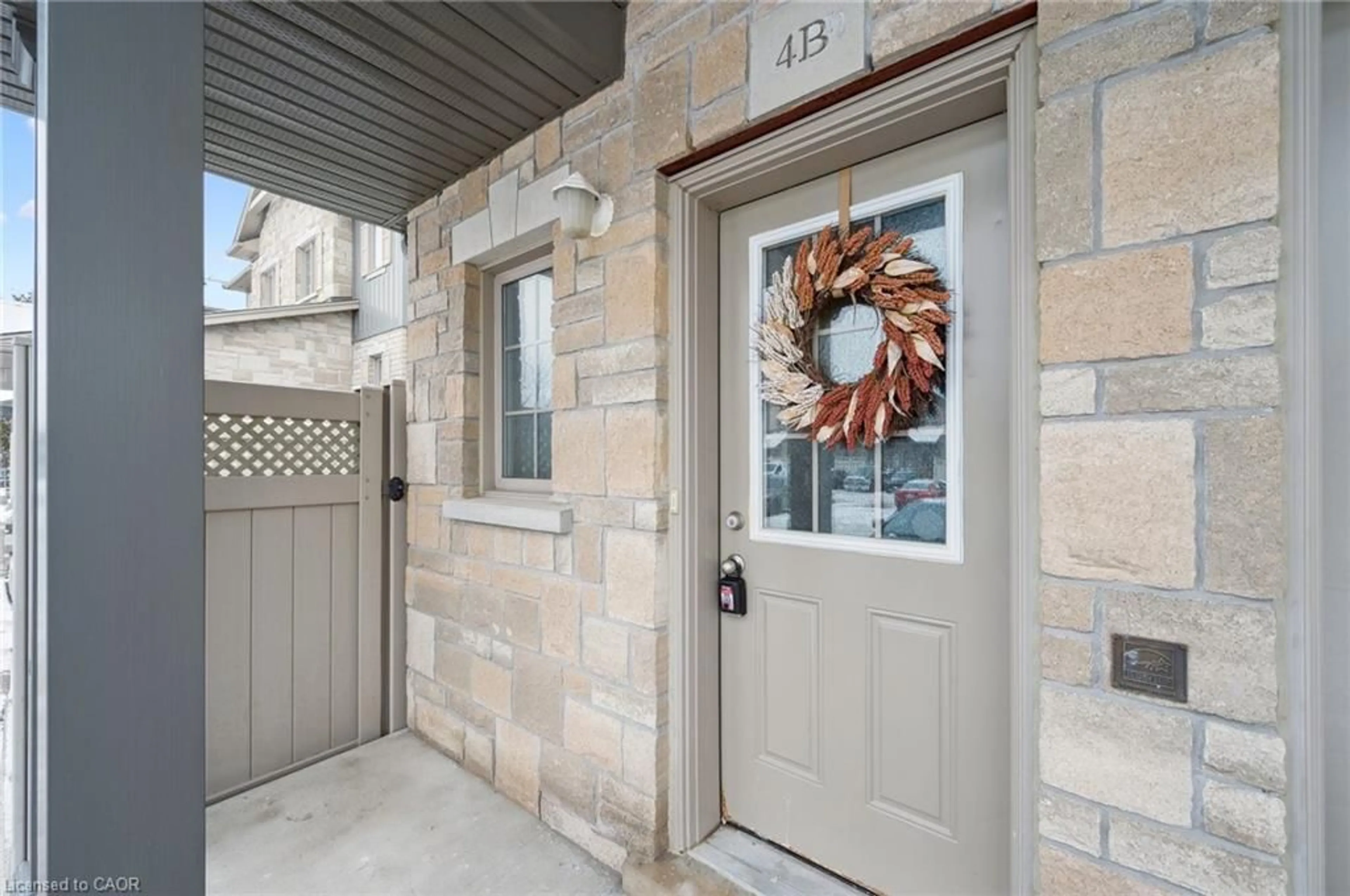 Indoor entryway for 931 Glasgow St #4B, Kitchener Ontario N2N 0B5